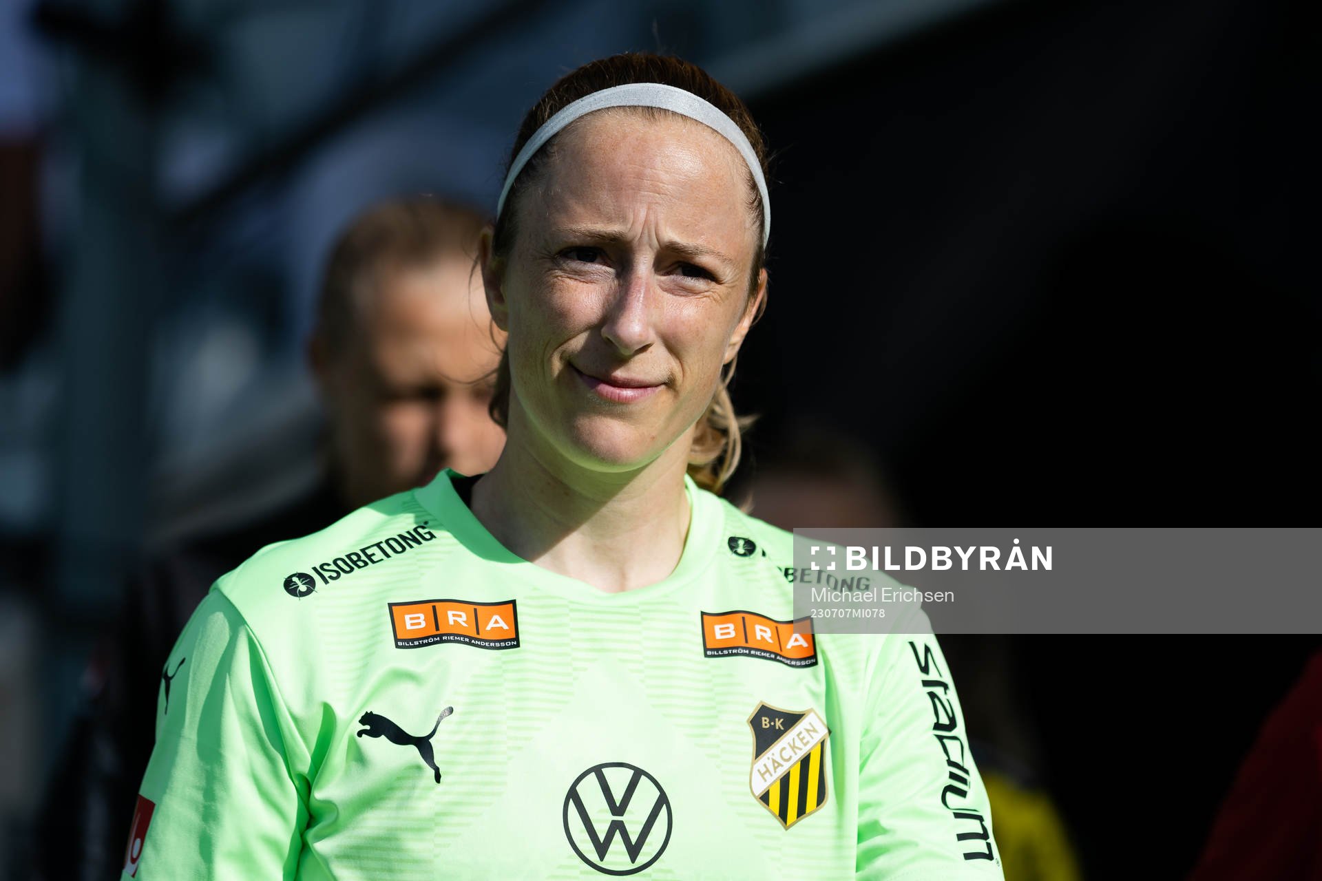Häckens målvakt Loes Geurts innan fotbollsmatchen i