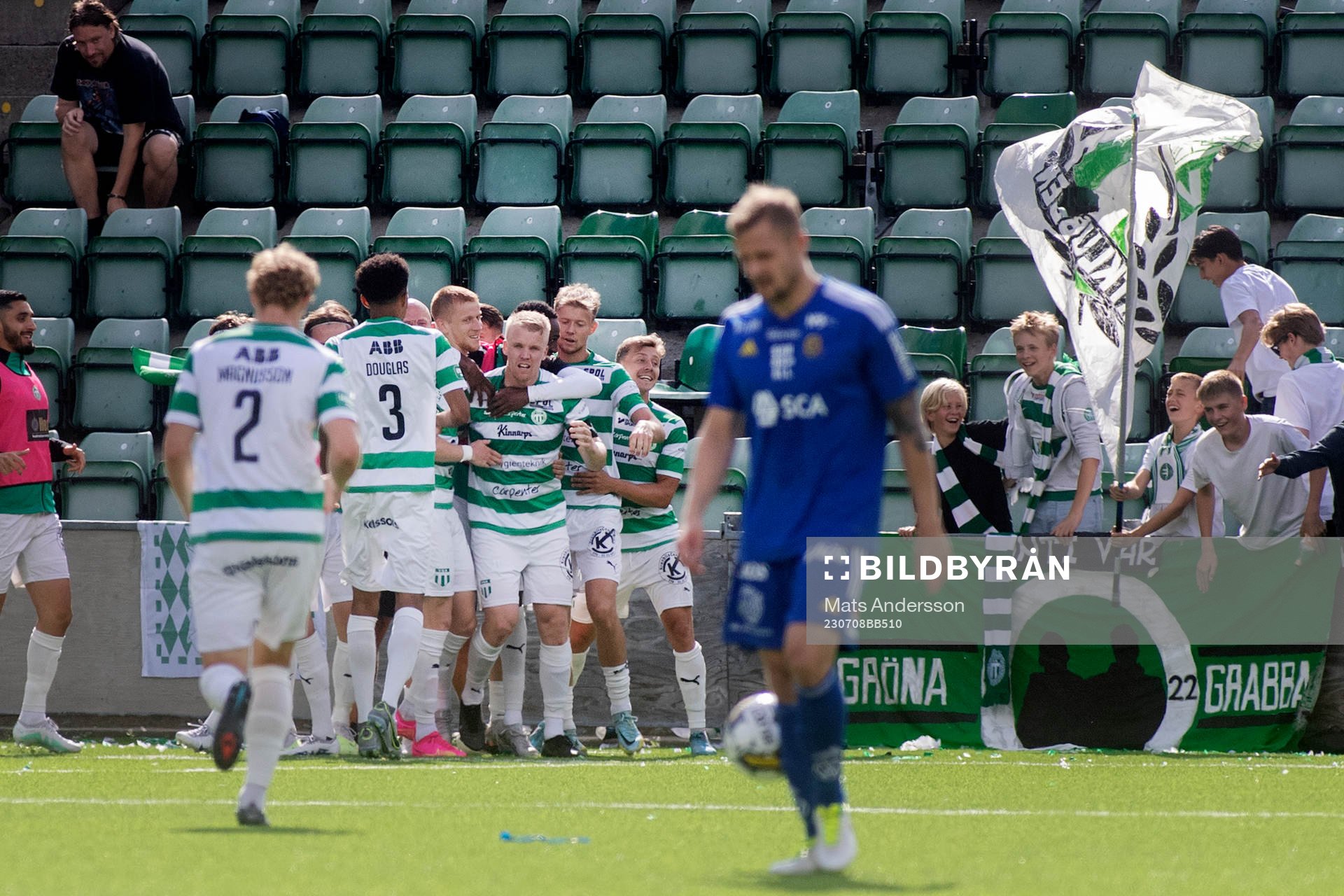 Västerås SKs Simon Johansson  jublar