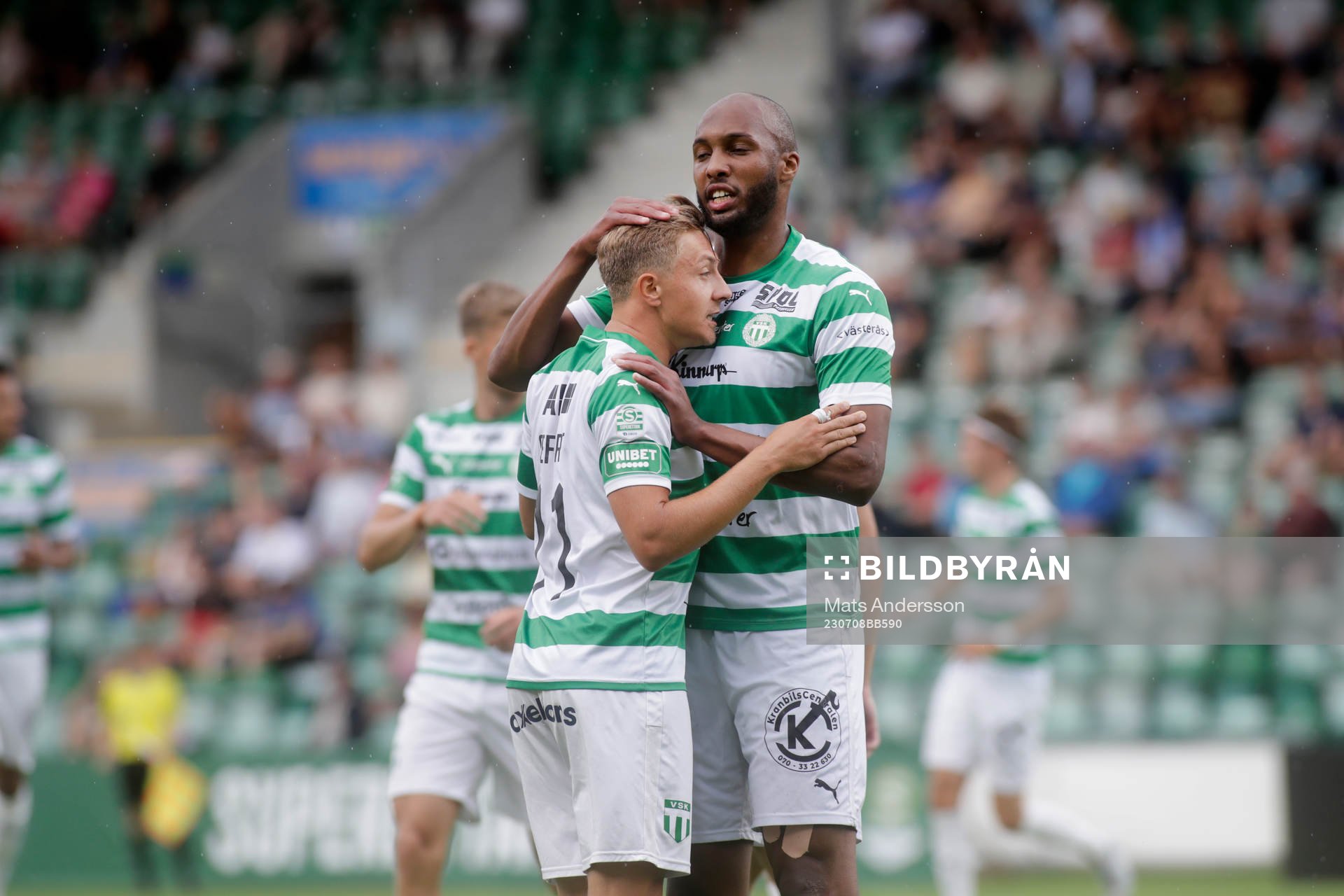 Västerås SKs Jabir Abdihakim Ali och Simon Gefvert jublar