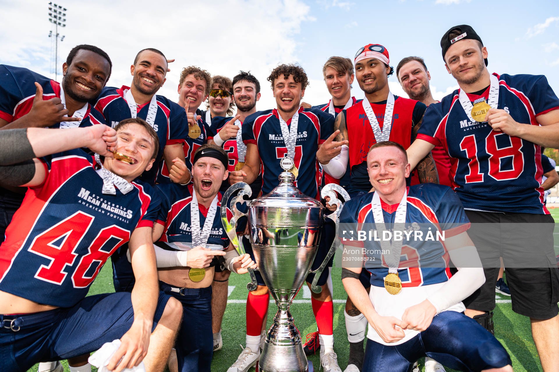 Stockholm Mean Machines spelare jublar