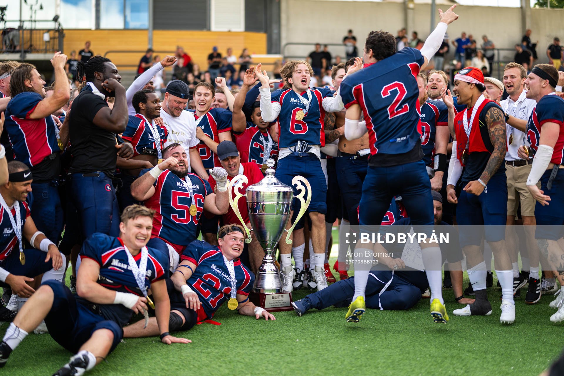 Stockholm Mean Machines spelare jublar