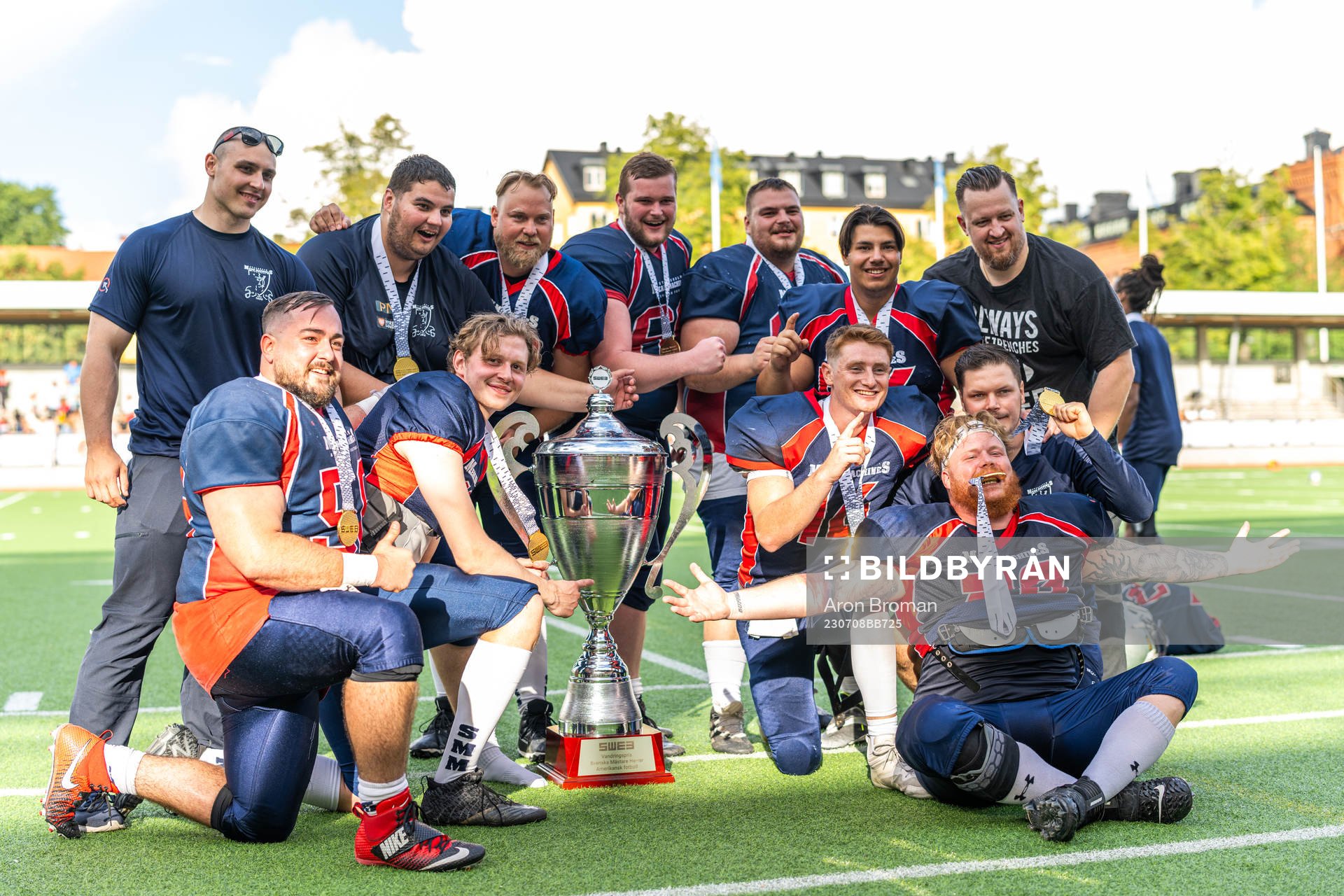 Stockholm Mean Machines spelare jublar