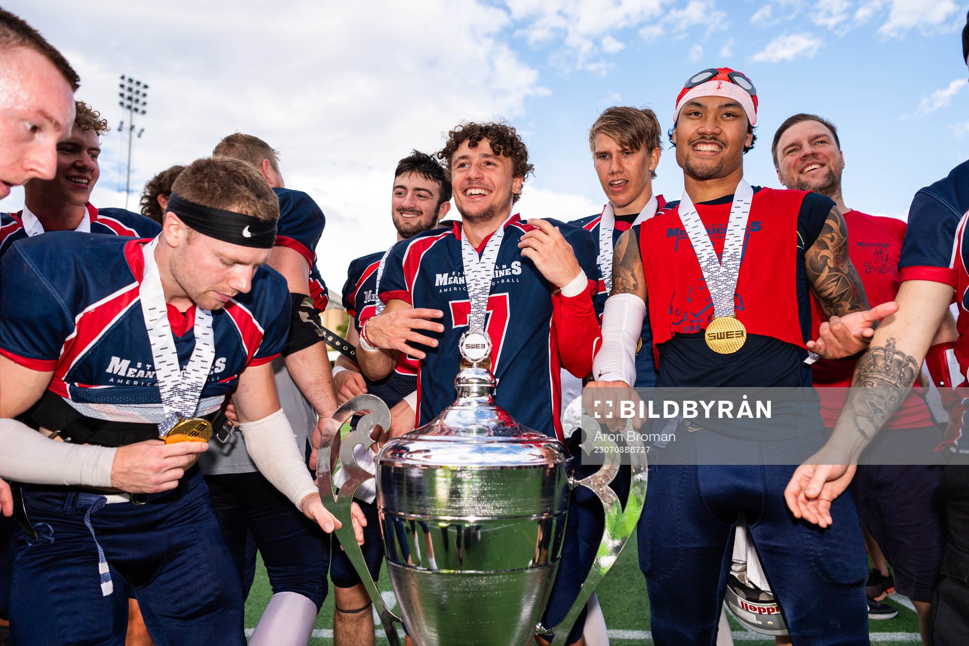 Stockholm Mean Machines spelare jublar