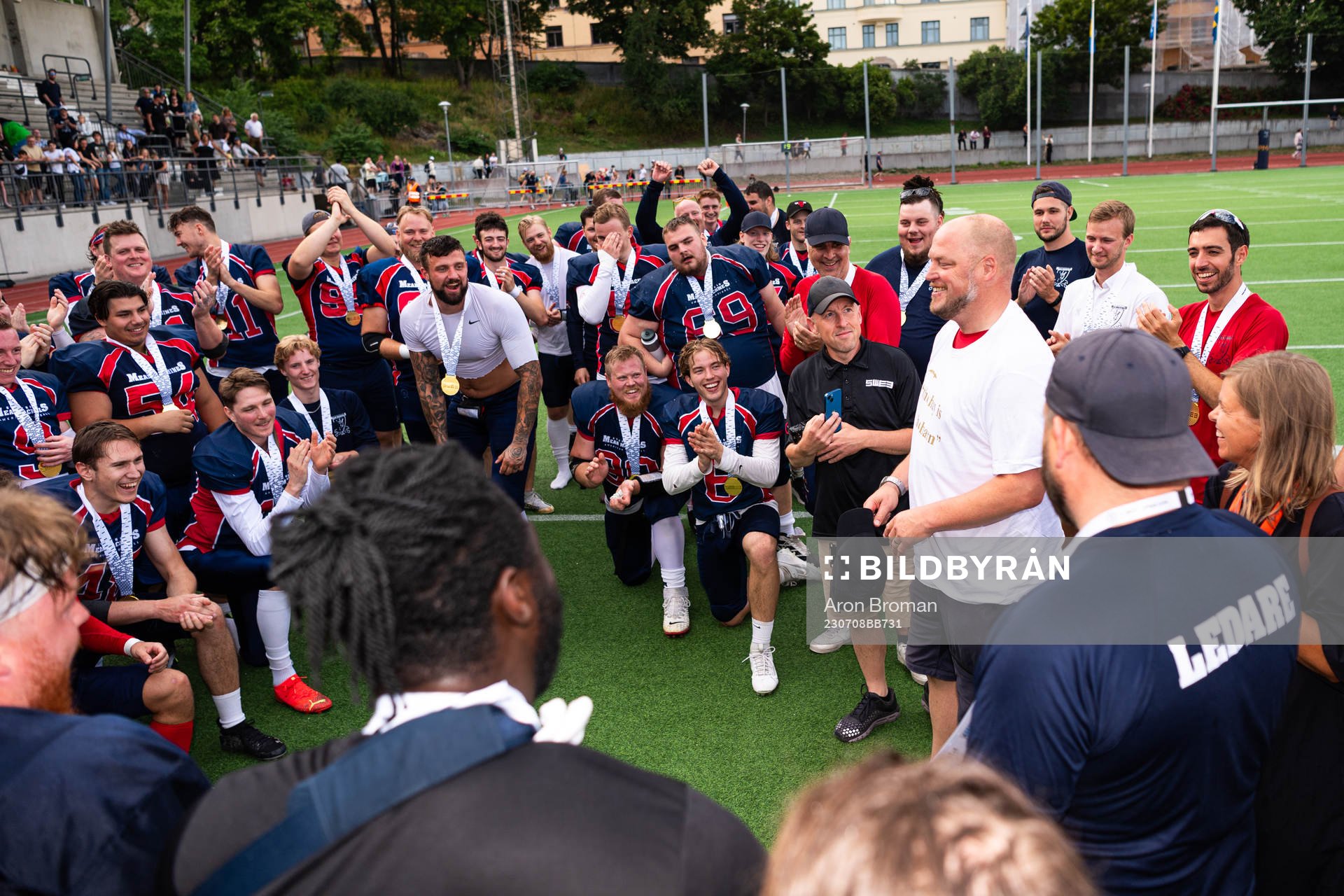 Stockholm Mean Machines spelare jublar