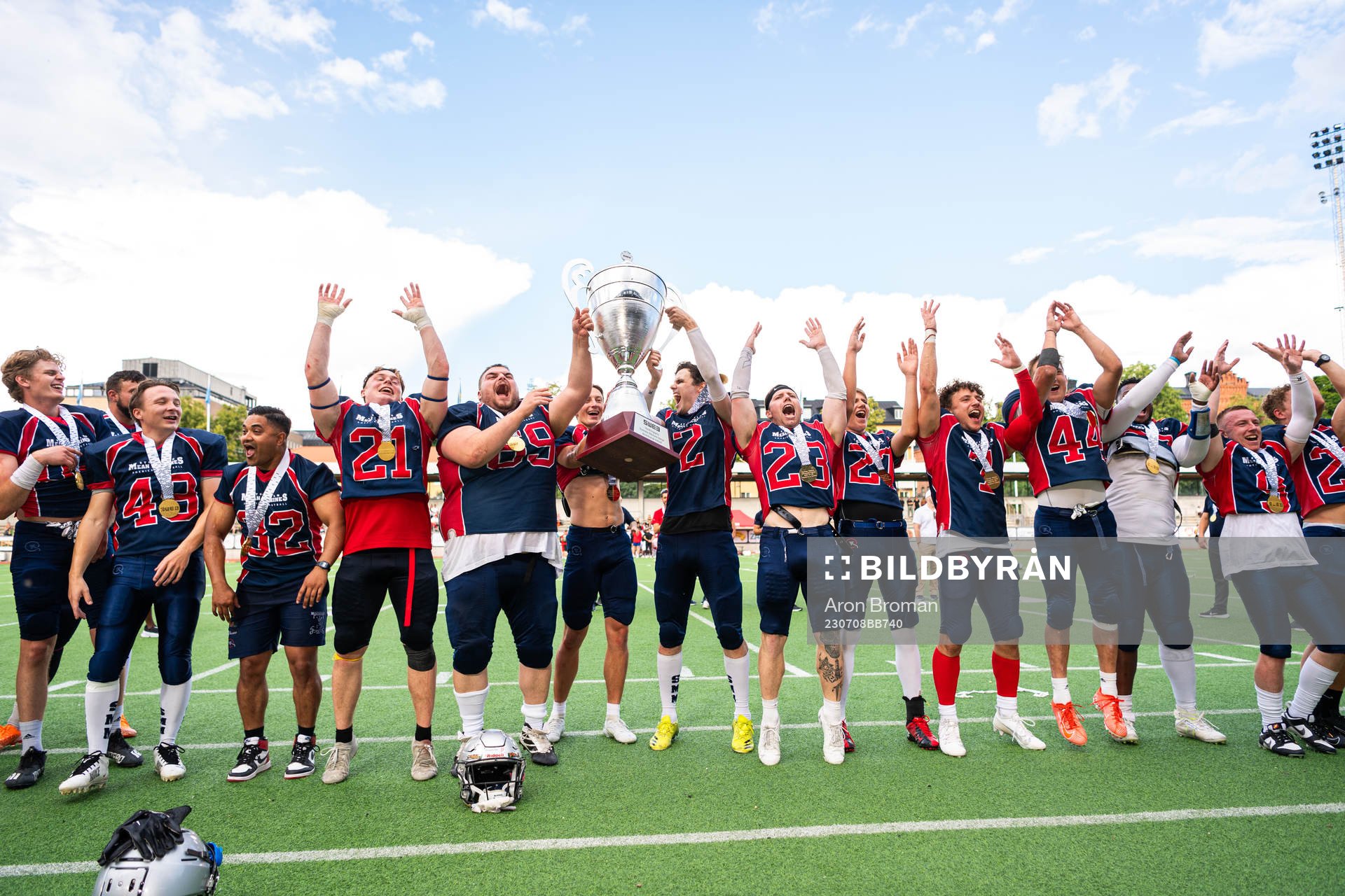 Stockholm Mean Machines spelare jublar