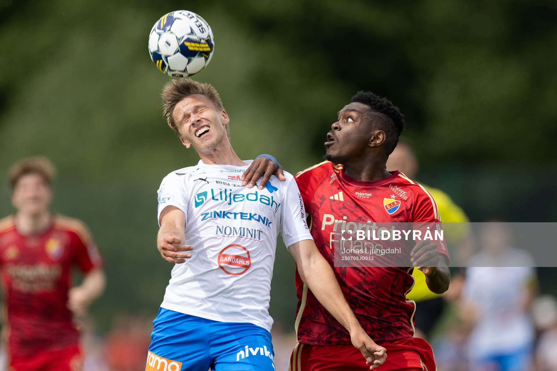 Värnamos Albin Lohikangas och Djurgårdens Joel Asoro