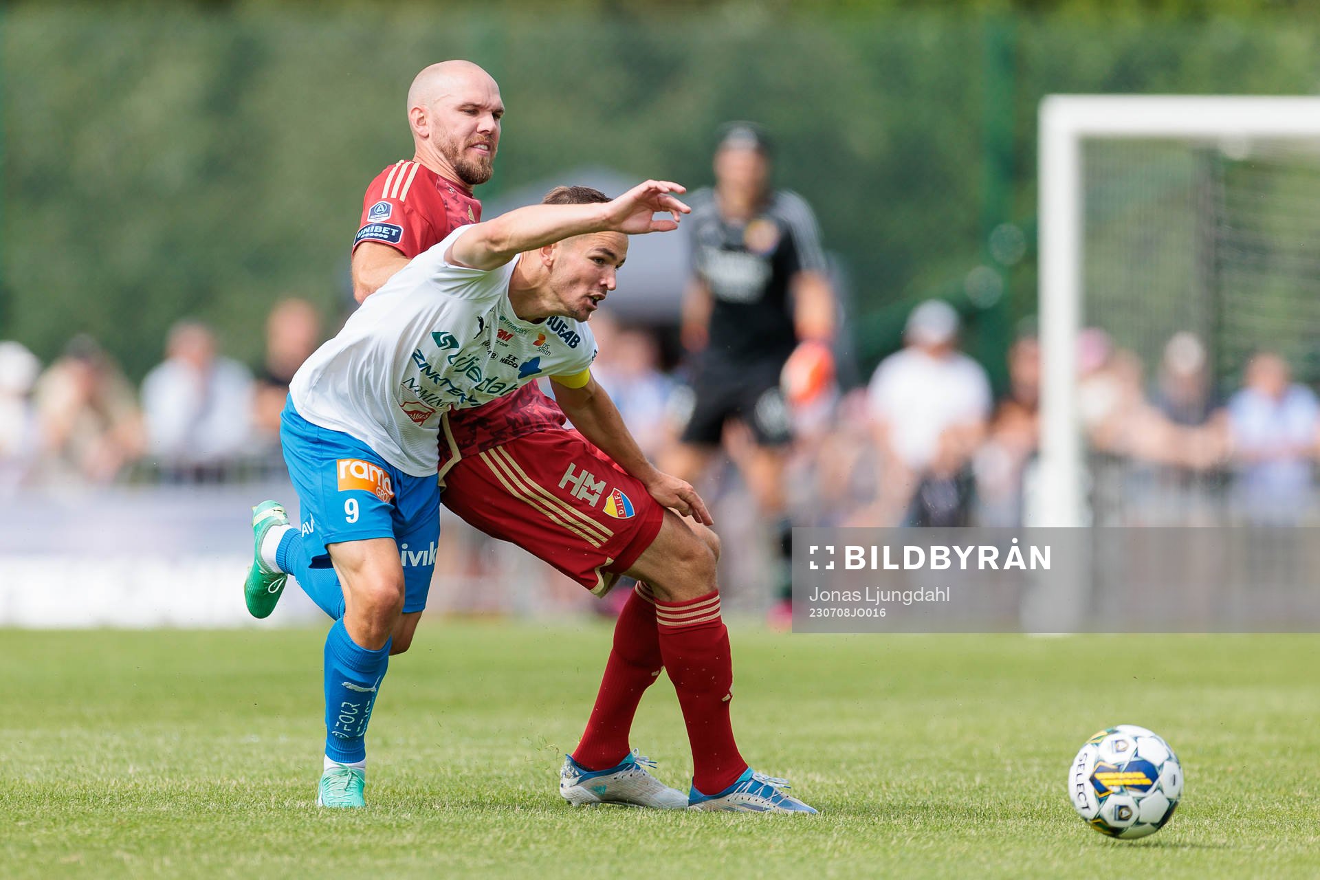 Djurgårdens Marcus Danielson och Värnamos Oscar Johansson