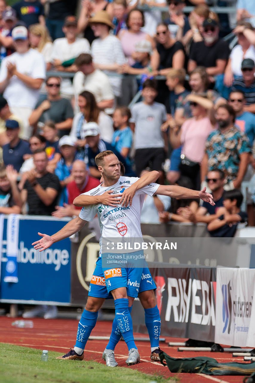 Värnamos Gustav Engvall jublar efter sitt 1-0 mål under fotbollsmatchen i Allsvenskan mellan Värnamo och Djurgården den 8 juli 2023 i Värnamo.
