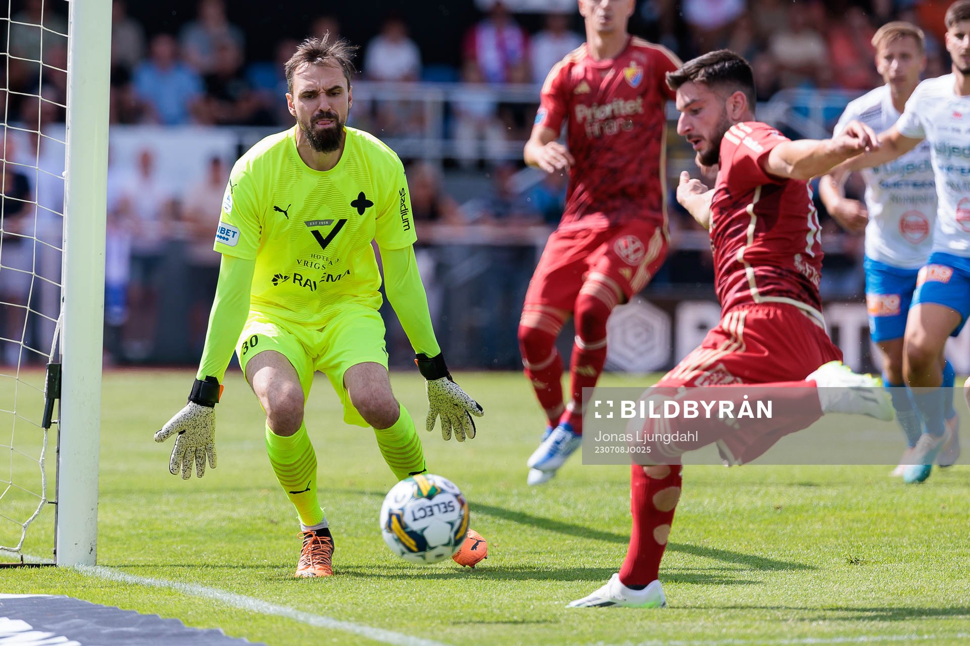 Värnamos målvakt Pilip Vaitsiakhovich och Djurgårdens