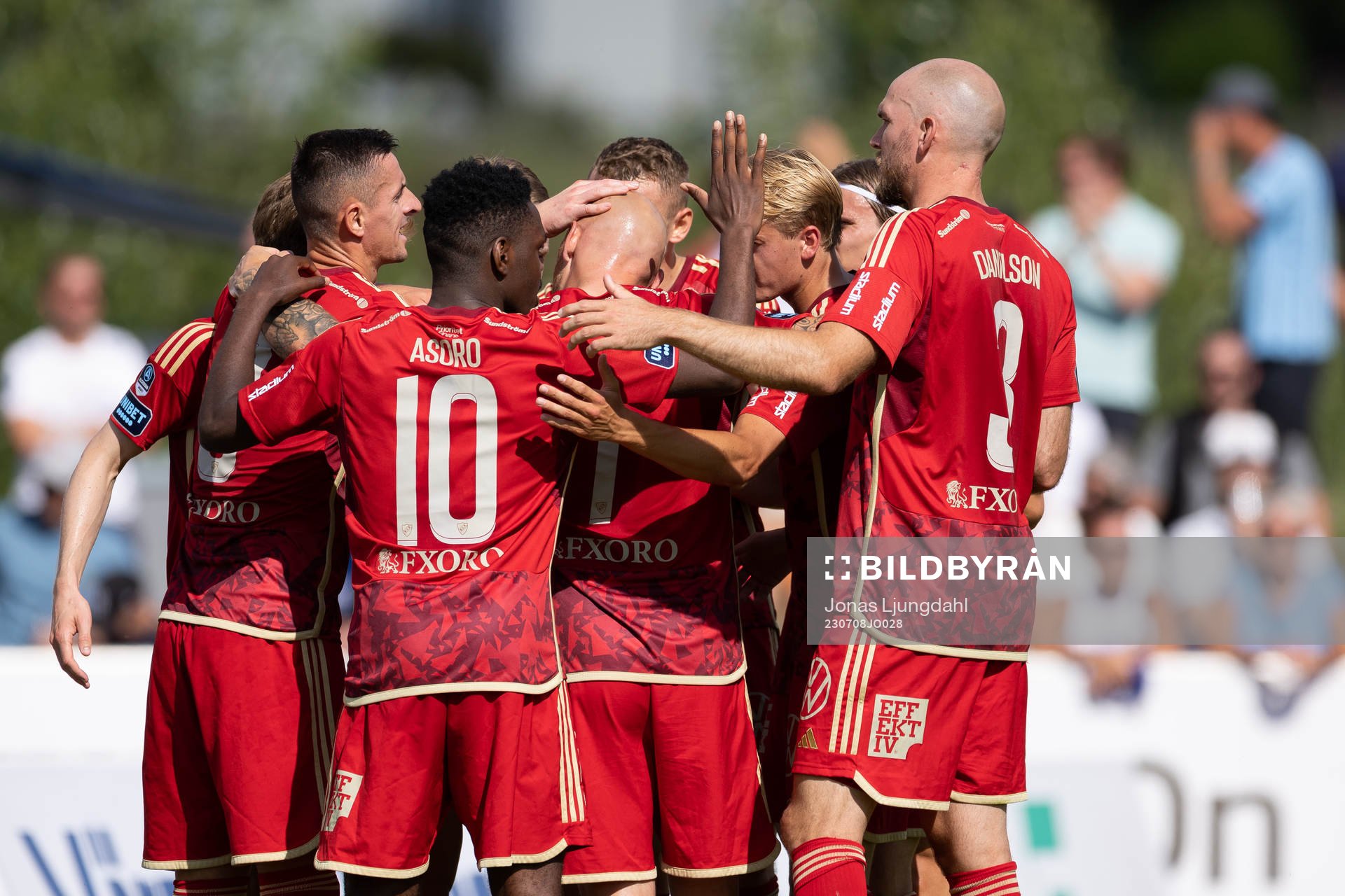 Djurgårdens jublar efter 1-2 under fotbollsmatchen i Allsvenskan mellan Värnamo och Djurgården den 8 juli 2023 i Värnamo. 