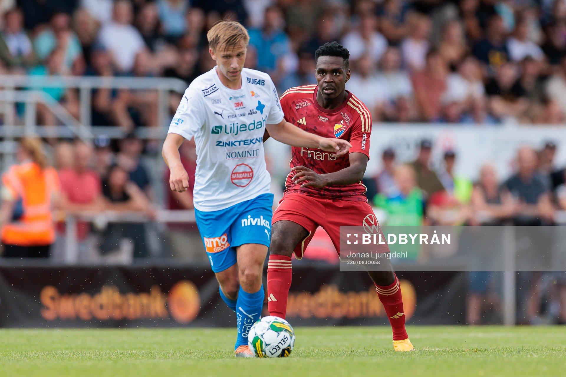 Värnamos Hampus Näsström och Djurgårdens Joel Asoro