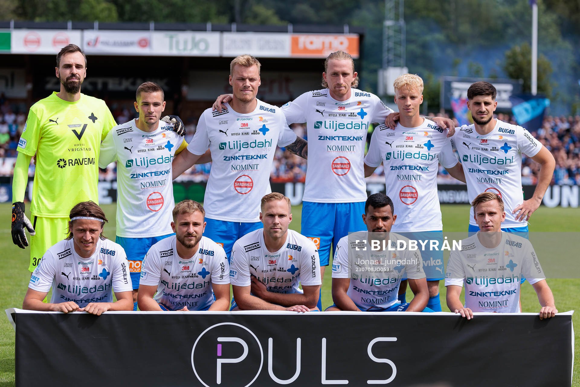Värnamos startelva bakre raden från vänster. målvakt Pilip Vaitsiakhovich, Oscar Johansson, Victor Eriksson, Hampus Näsström, Victor Larsson, Emin Grozdanic. Främre raden från vänster. Simon Thern Albion Ademi, Gustav Engvall, Wenderson Oliveira do Nascimento och Albin Lohikangas under fotbollsmatchen i Allsvenskan mellan Värnamo och Djurgården den 8 juli 2023 i Värnamo.