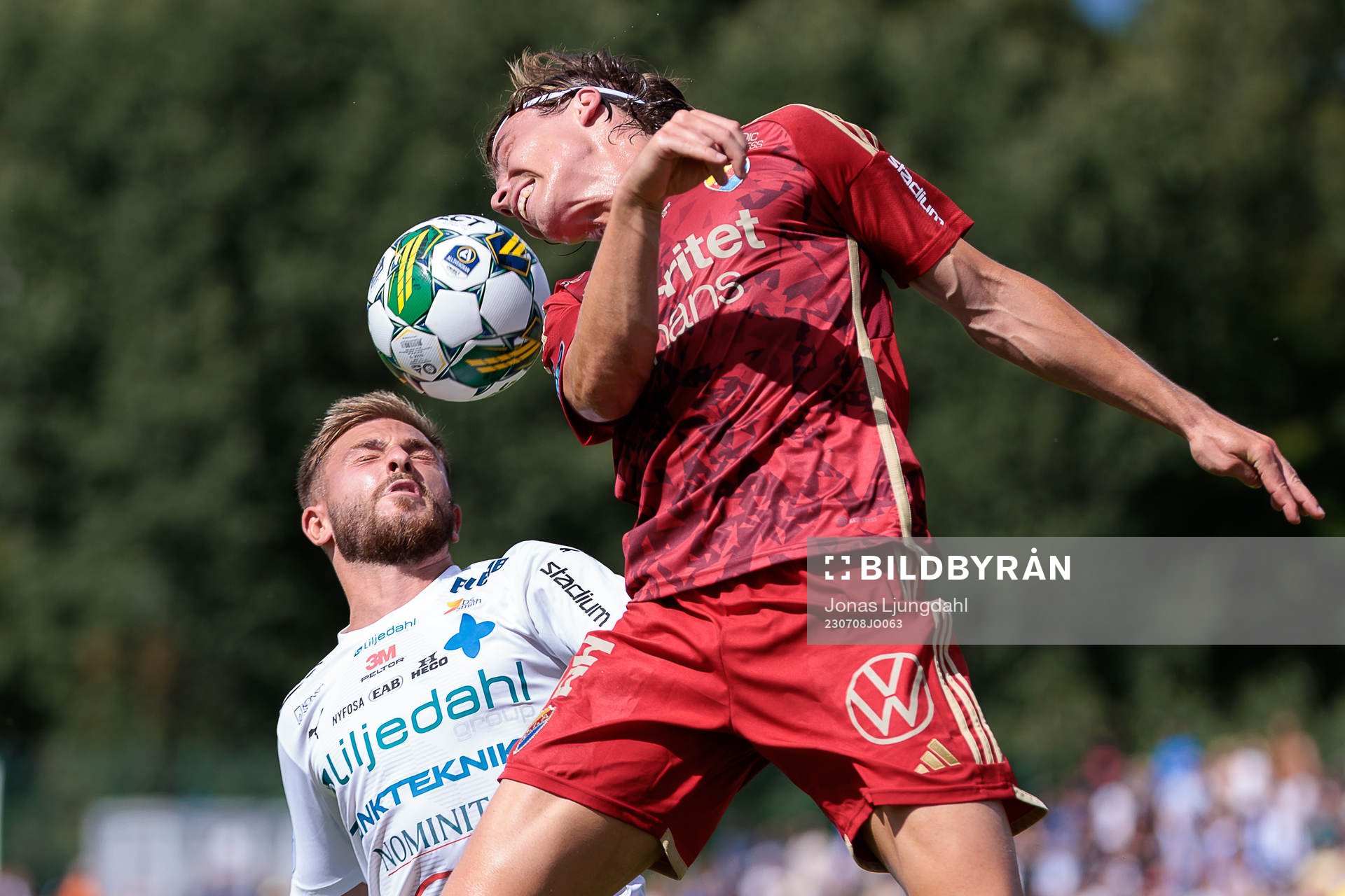 Värnamos Albion Ademi och Djurgårdens Elias Andersson
