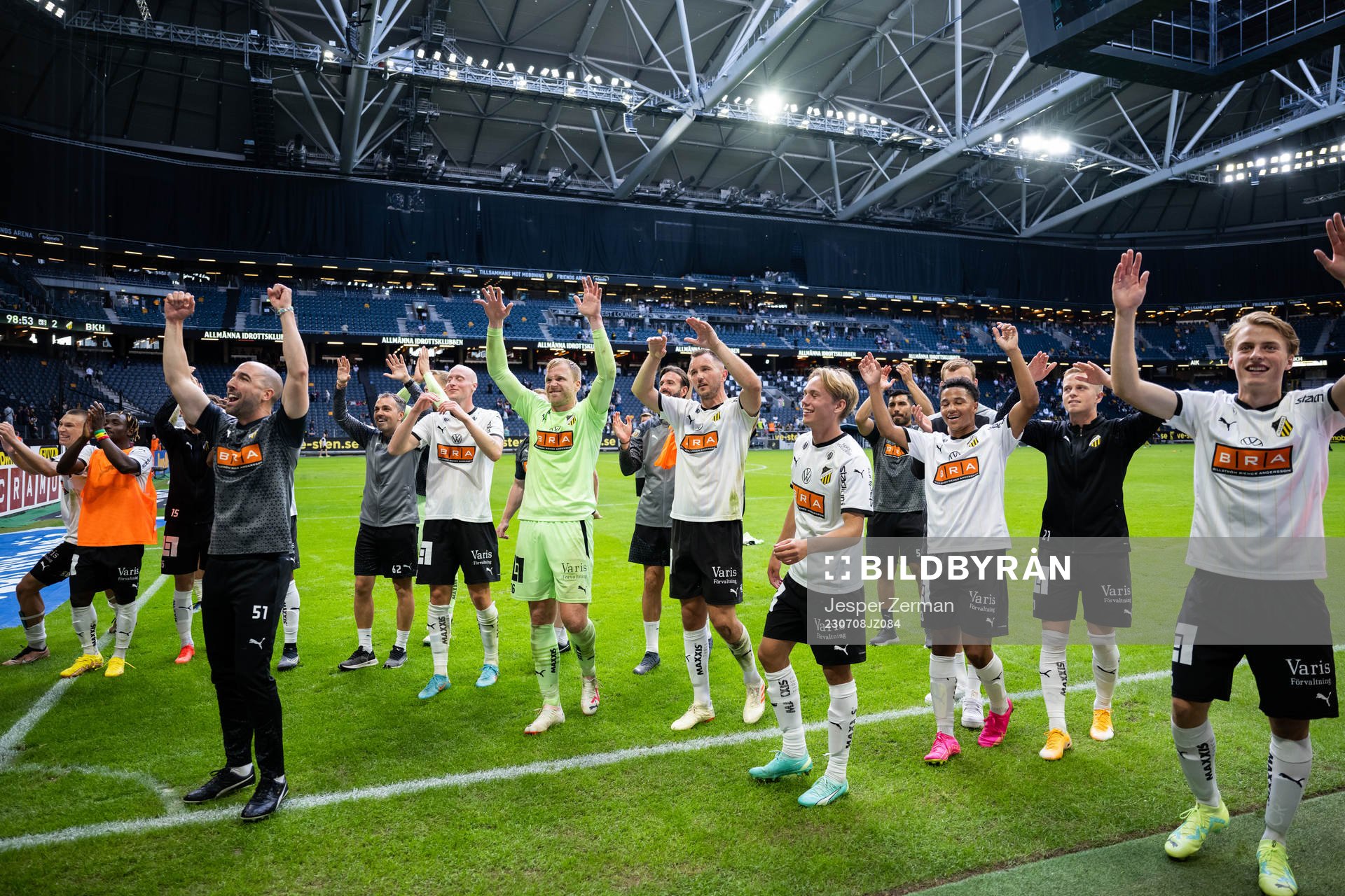 Häcken jublar efter fotbollsmatchen i Allsvenskan mellan AIK och Häcken den 8 juli 2023 i Stockholm. 