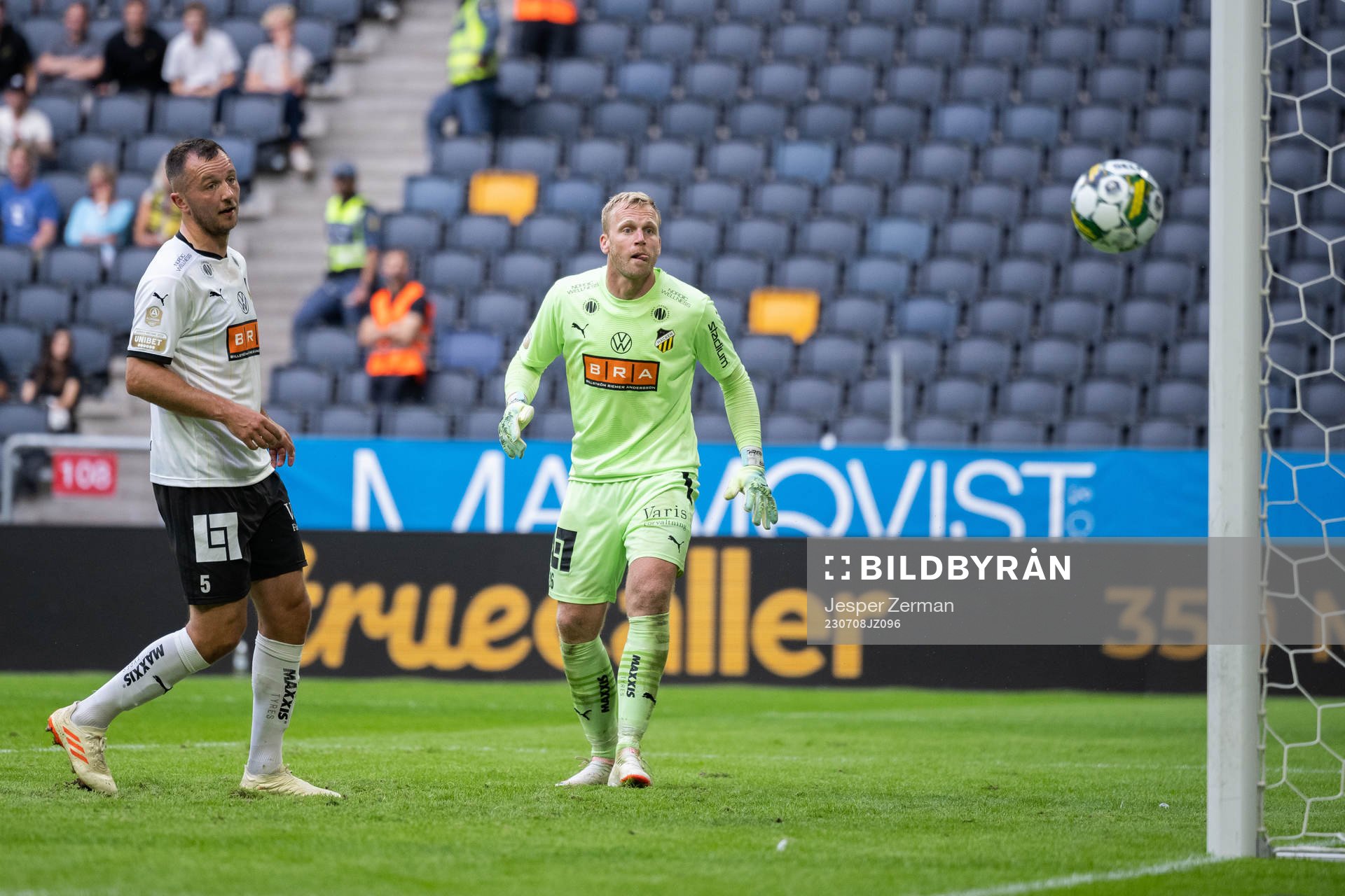 Häckens Even Hovland och målvakt Peter Abrahamsson