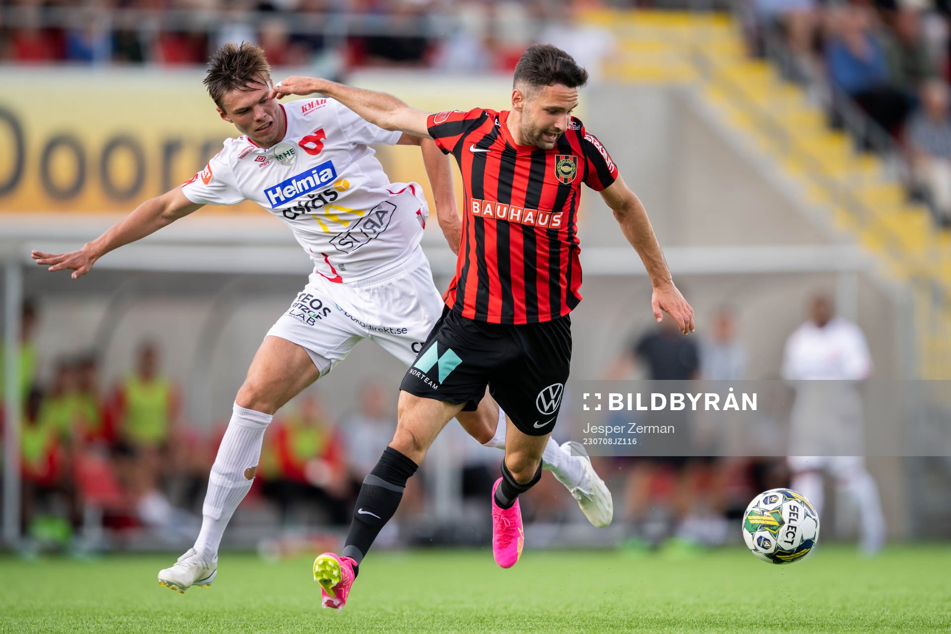 Degerfors Oscar Wallin och Brommapojkarnas Marijan Cosic