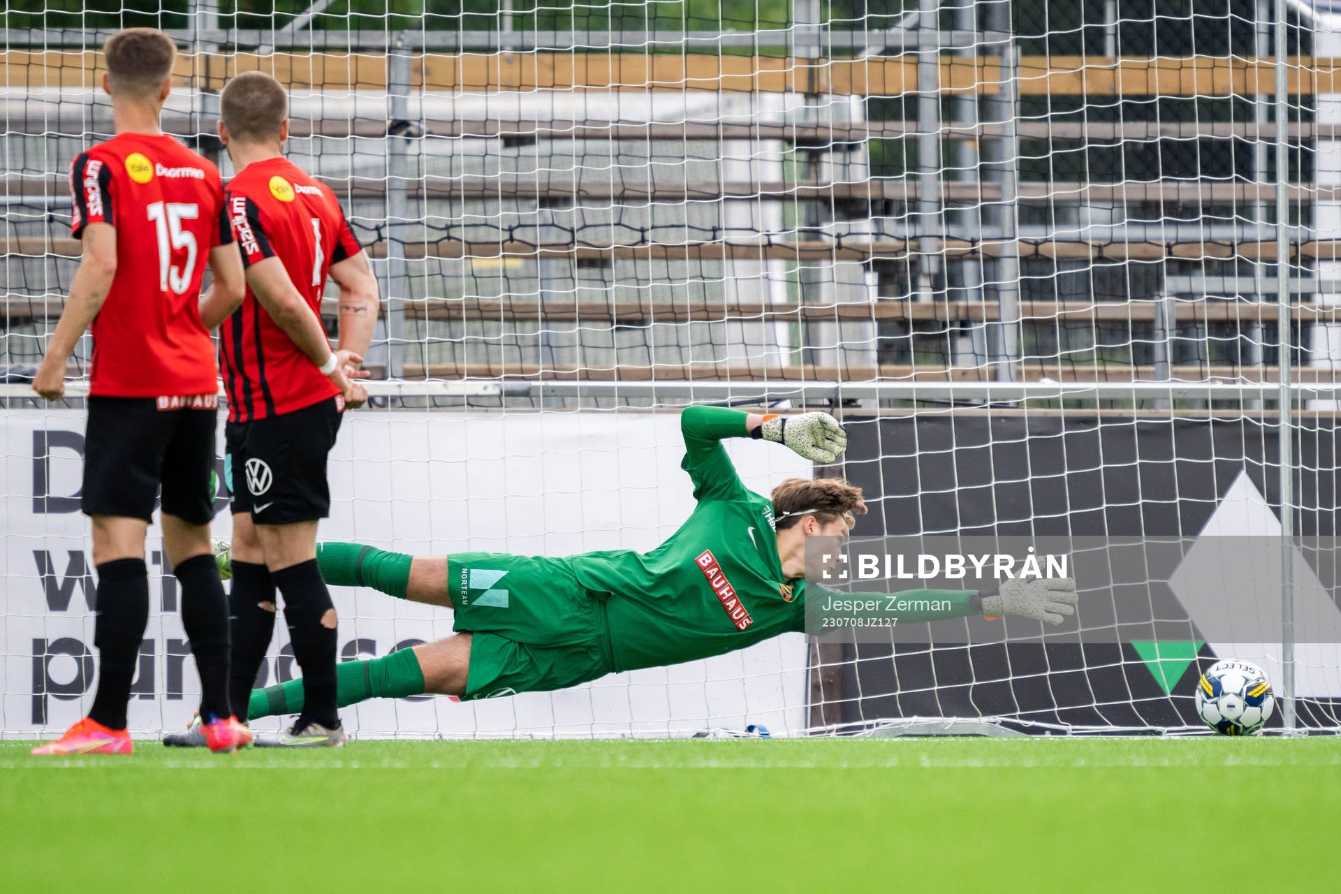 Brommapojkarnas målvakt Filip Sidklev