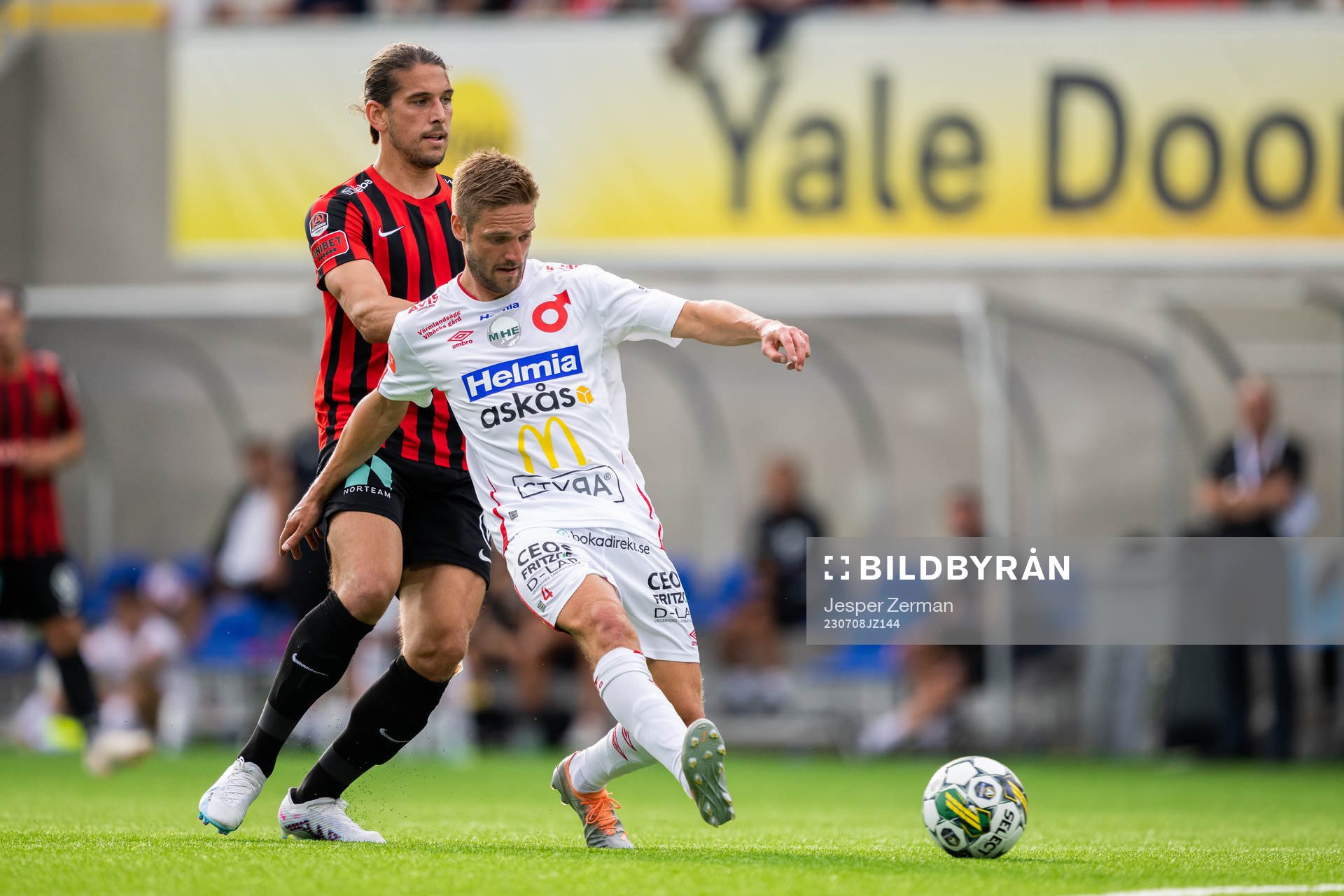 Brommapojkarnas Nikola Vasic och Degerfors Johan Mårtensson