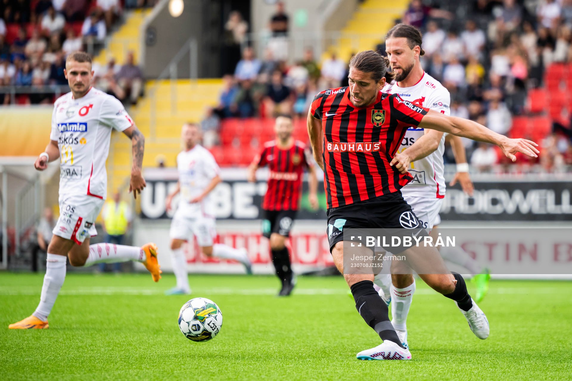 Brommapojkarnas Nikola Vasic och Degerfors Abdelkarim