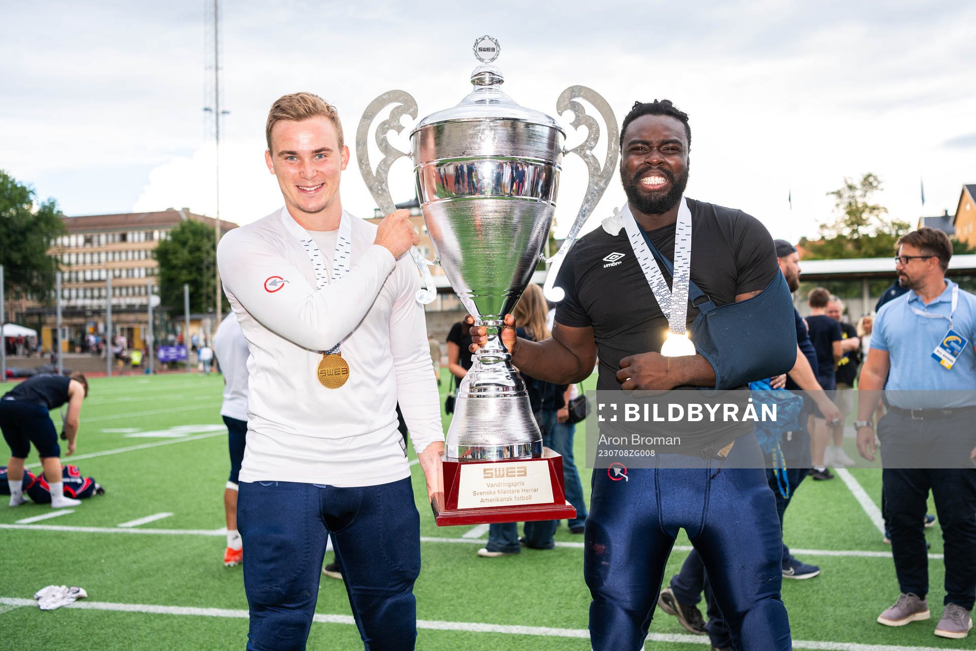 Stockholm Mean Machines spelare jublar