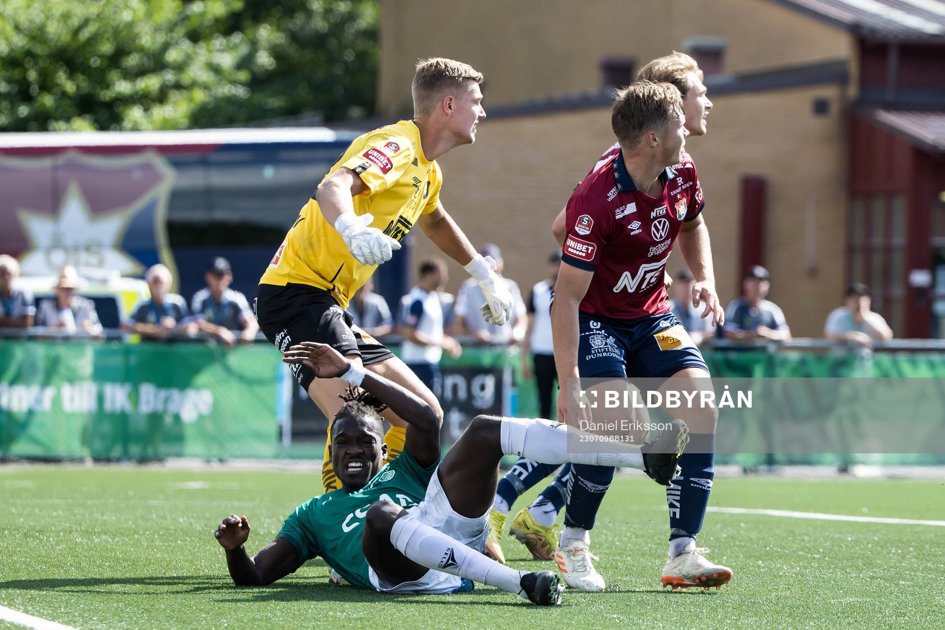Örgrytes målvakt Mathias Nilsson och Brages Ieltsin