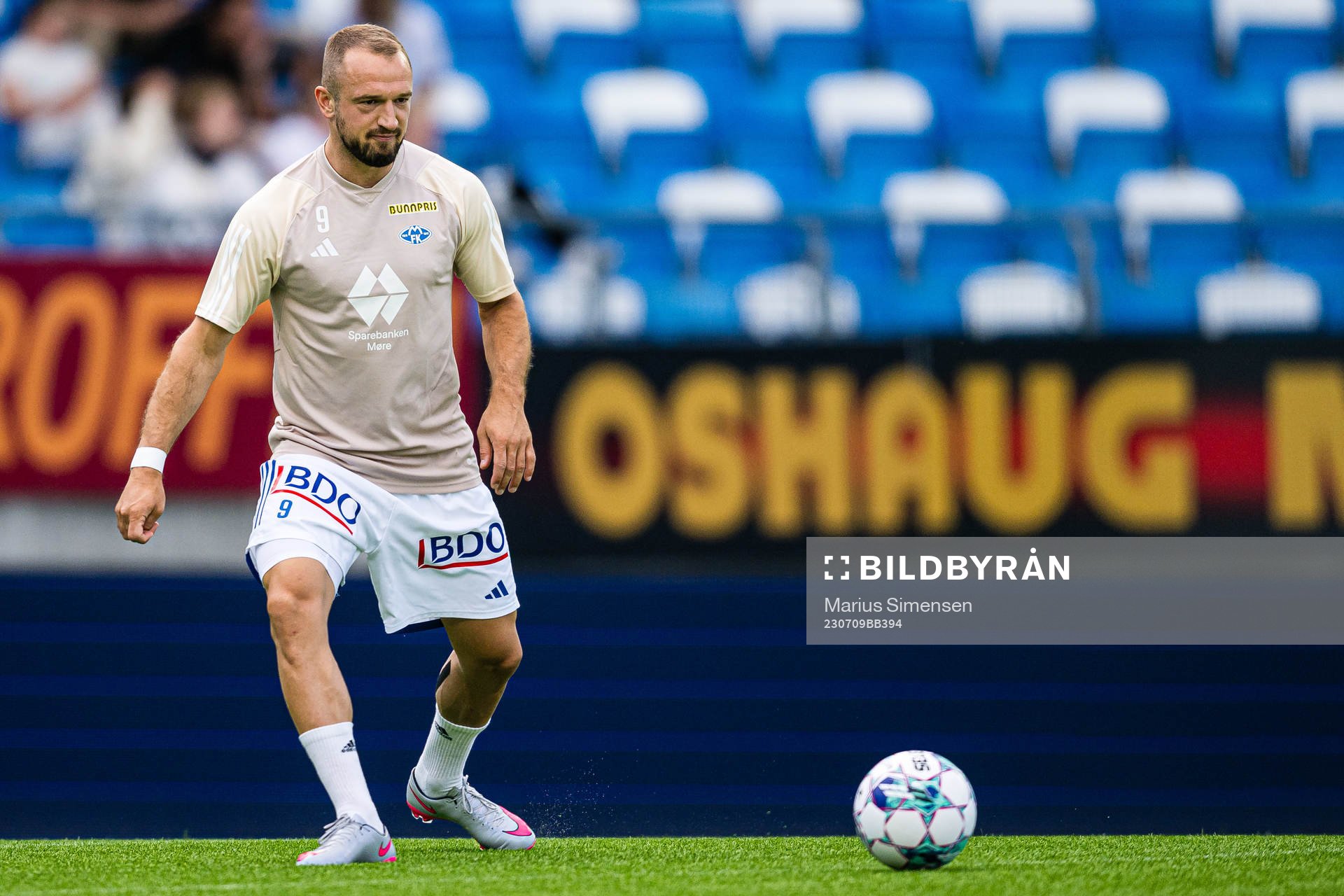 Veton Berisha of Molde warms up