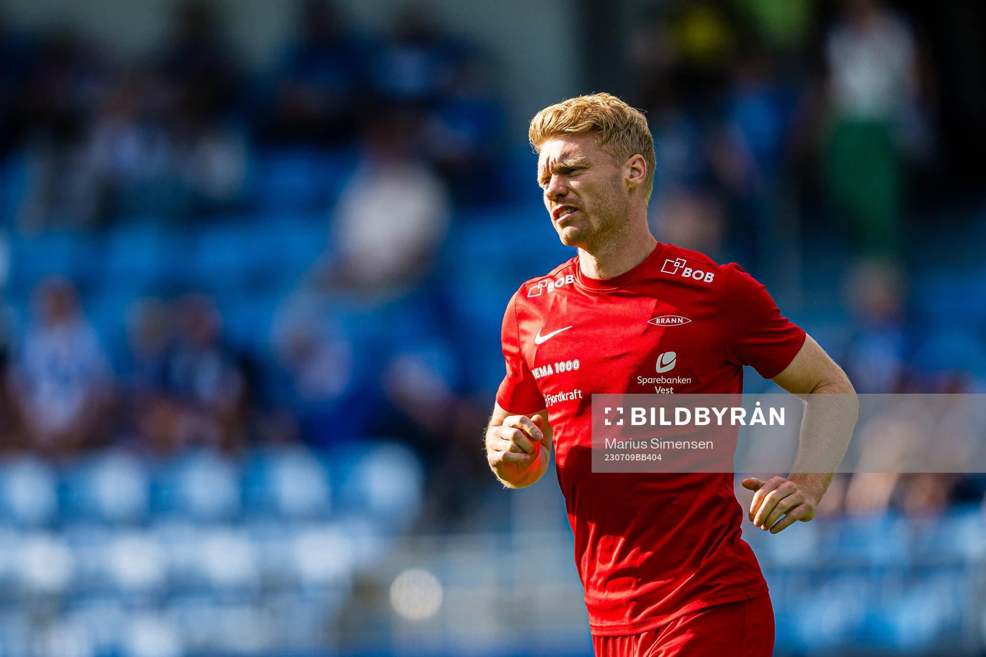 Sivert Heltne Nilsen of Brann warms up