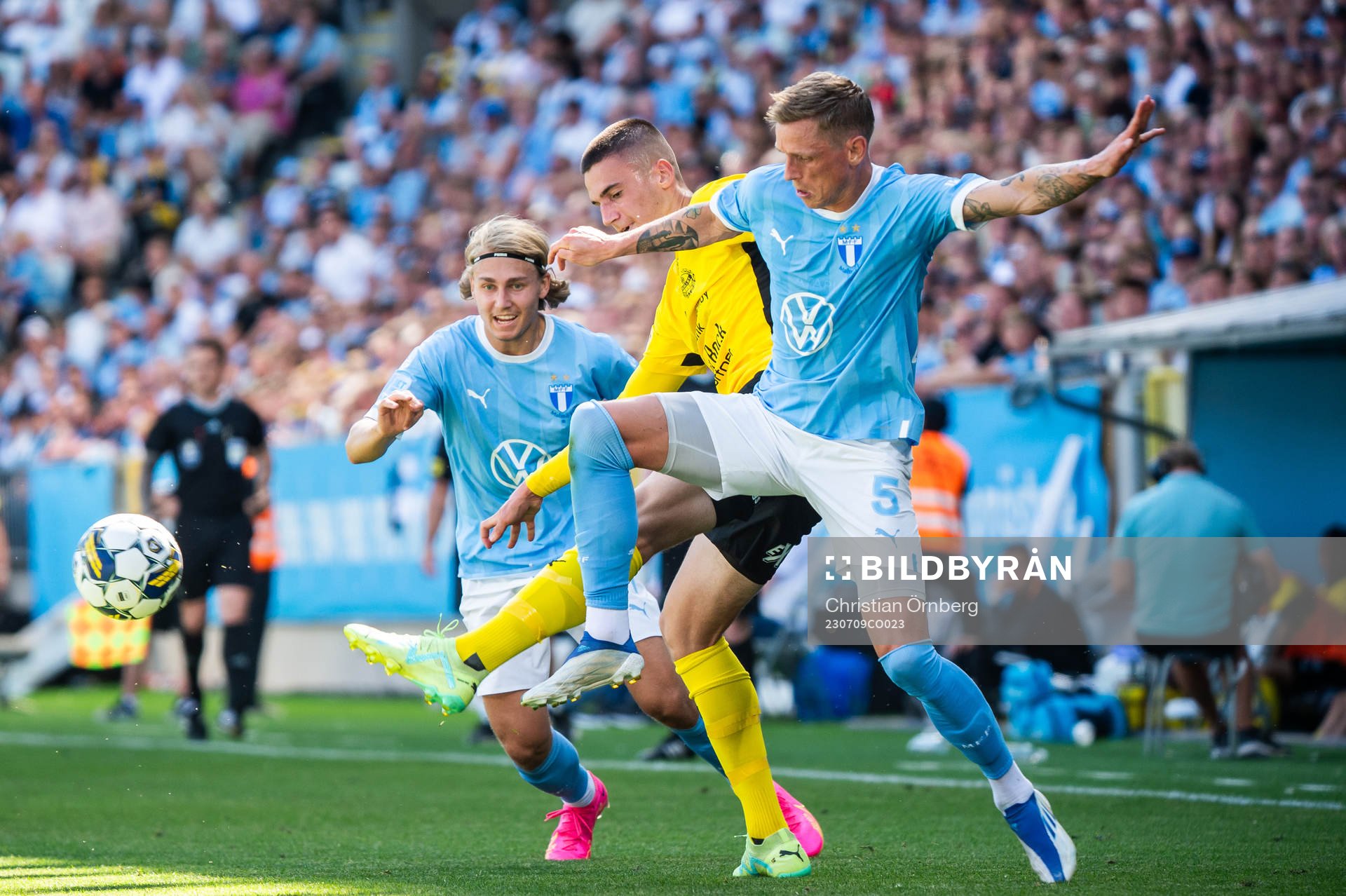 Malmö FFs Sebastian Nanasi och Søren Rieks mot Mjällbys