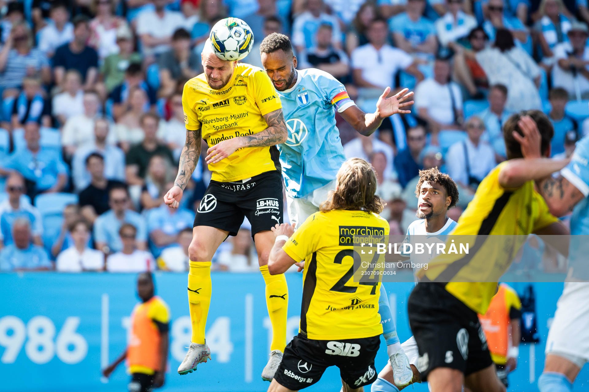 Mjällbys Adam Ståhl och Malmö FFs Isaac Kiese Thelin