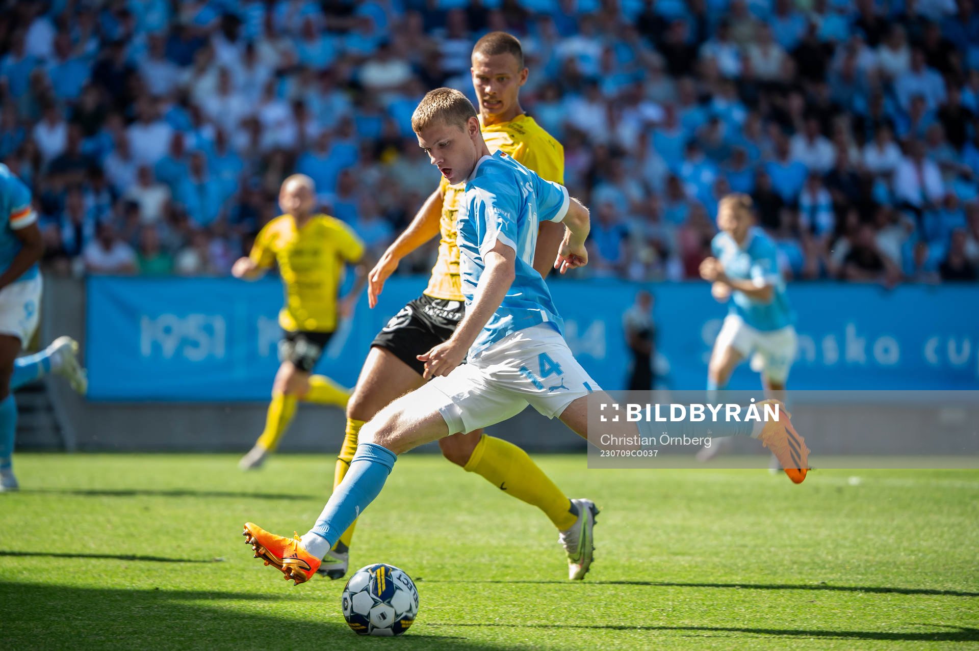 Malmö FFs Sebastian Jörgensen  och Mjällbys Arvid