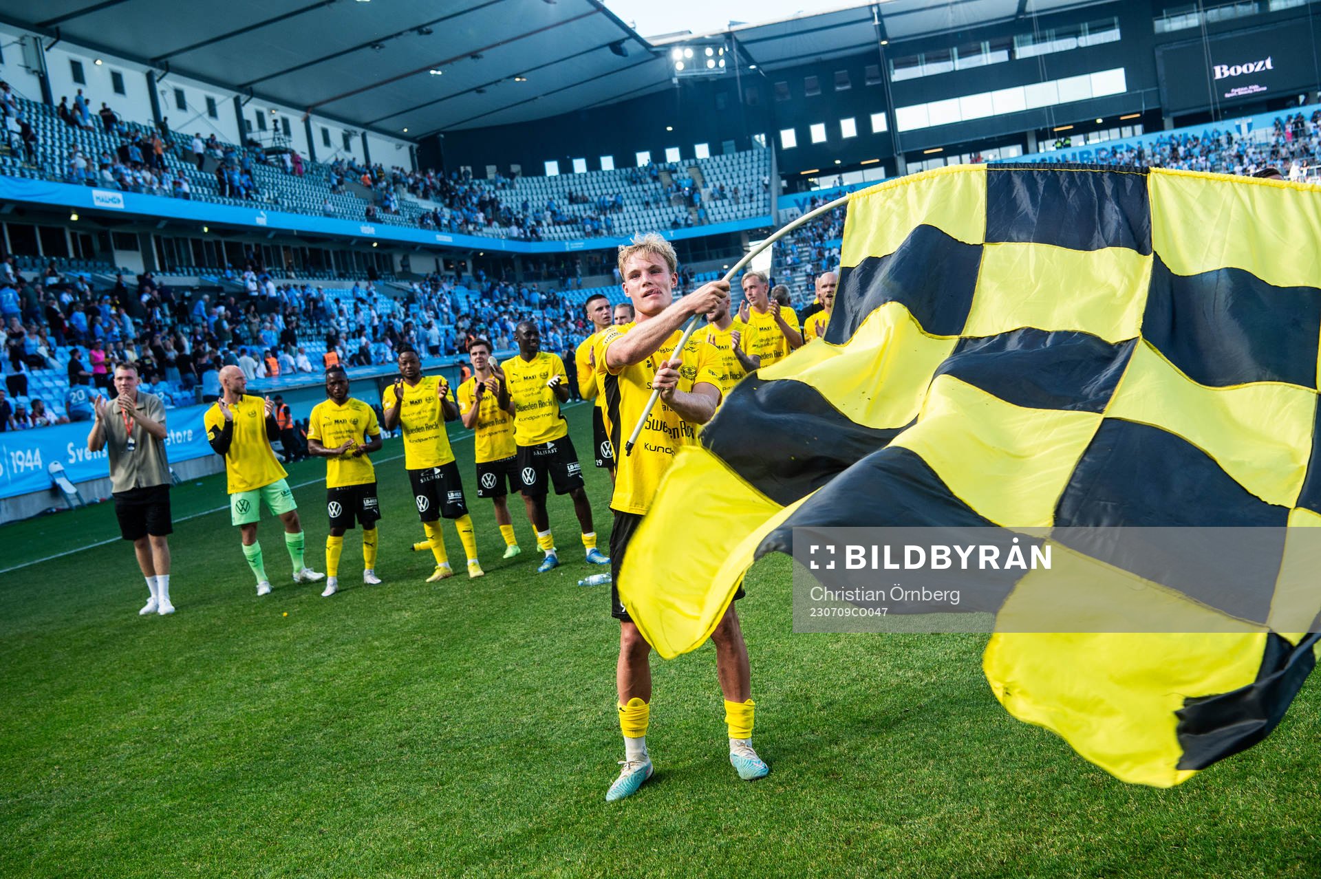 Mjällbys Max Fenger jublar