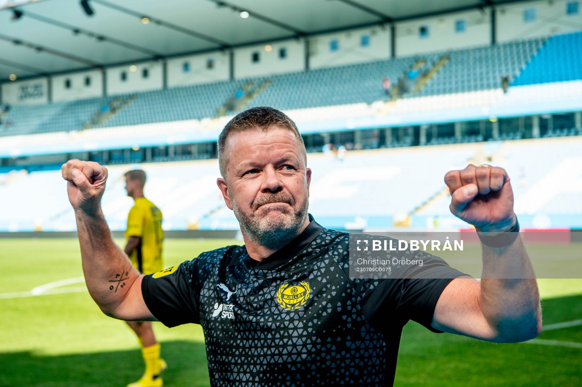 Mjällbys tränare Anders Torstensson jublar
