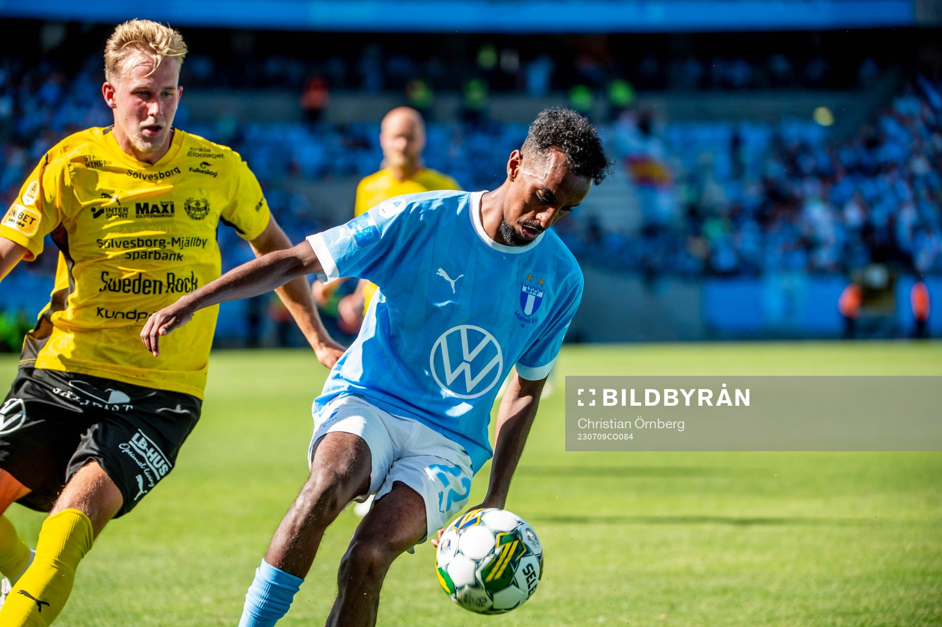 Malmö FFs Taha Ali mot Mjällbys Herman Johansson