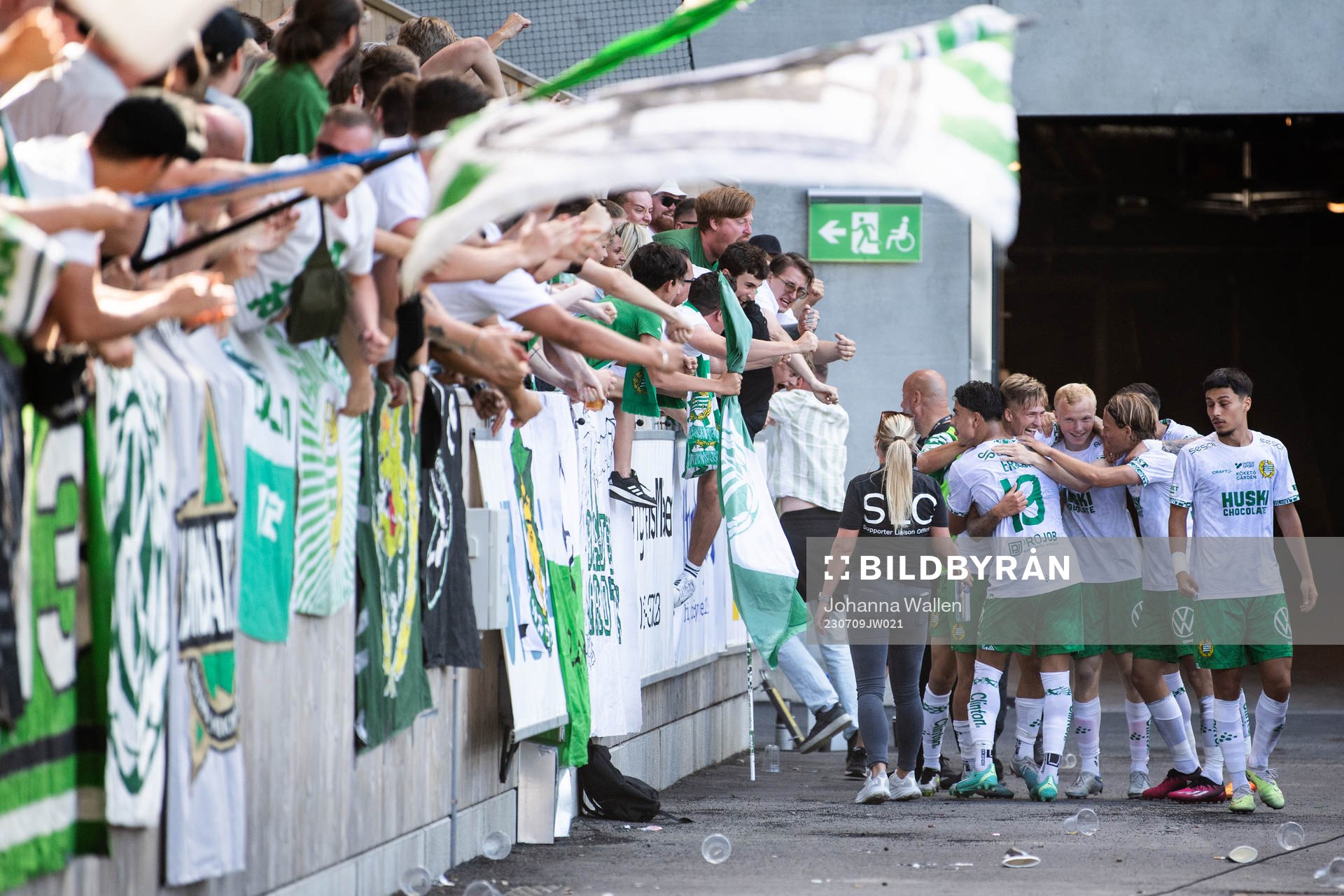 Hammarbys Fredrik Hammar jublar med lagkamrater efter 1-2 under fotbollsmatchen i Allsvenskan mellan Sirius och Hammarby den 9 juli 2023 i Uppsala.