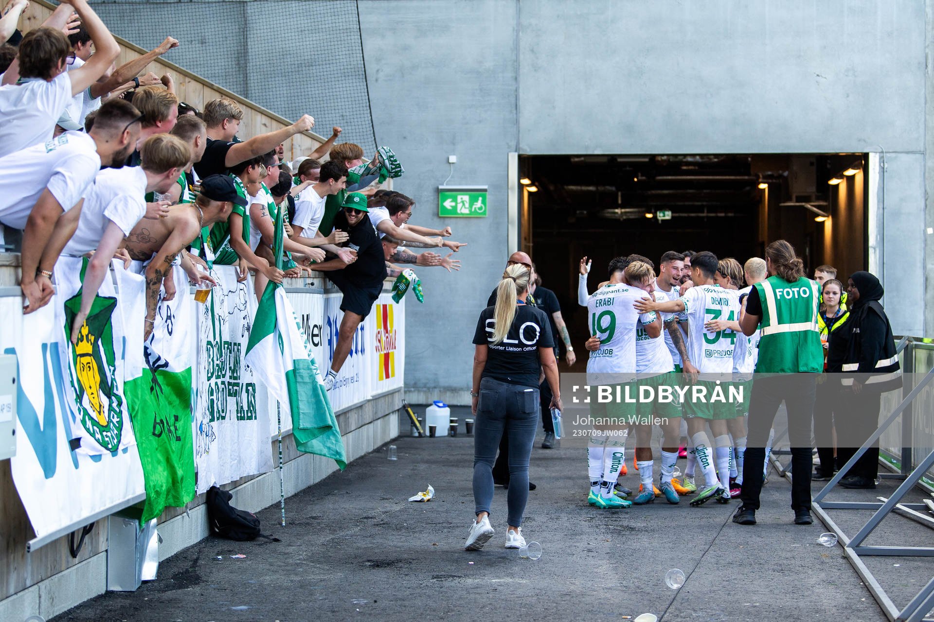 Hammarbys Fredrik Hammar jublar med lagkamrater