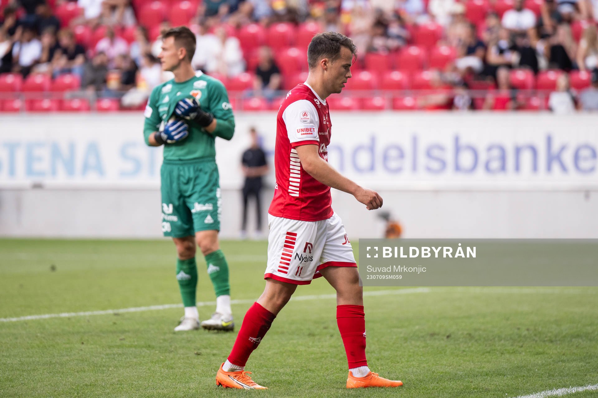 Kalmars Simon Skrabb och målvakt Jakob Kindberg deppar