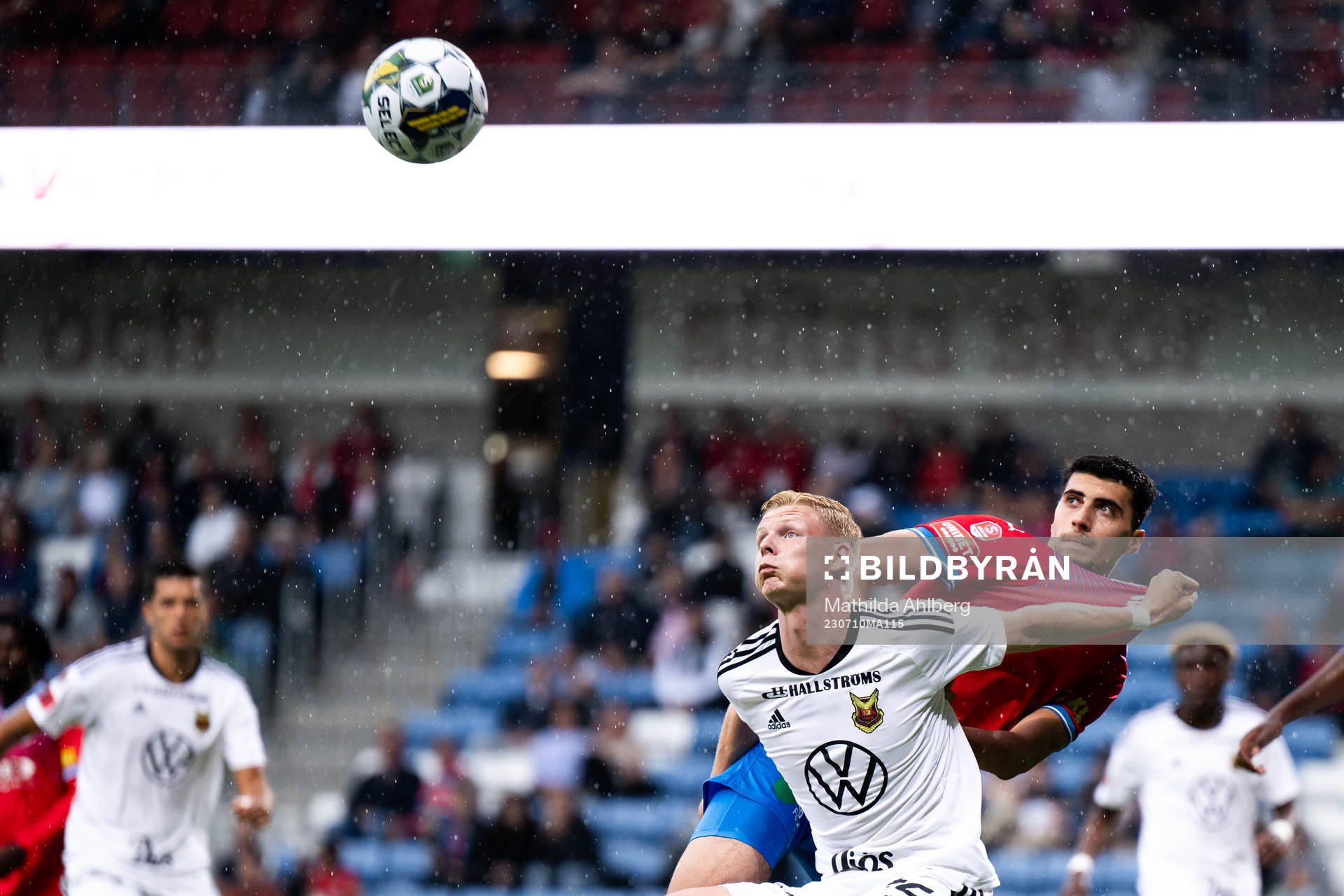 Östersunds Malcolm Stolt och Helsingborgs Amar Muhsin