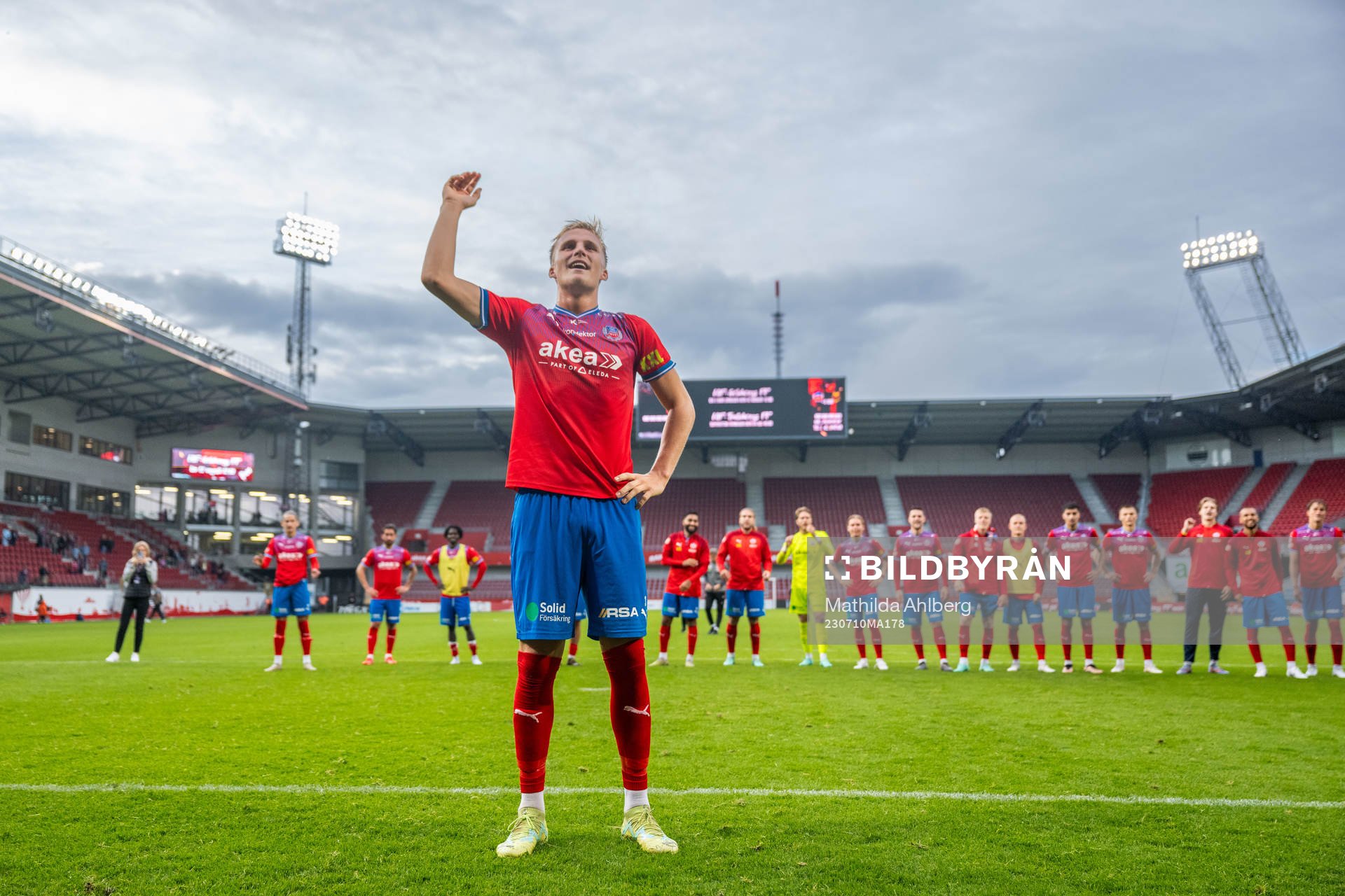 Helsingborgs Casper Widell jublar efter fotbollsmatchen i Superettan mellan Helsingborg och Östersund den 10 juli 2023 i Helsingborg.