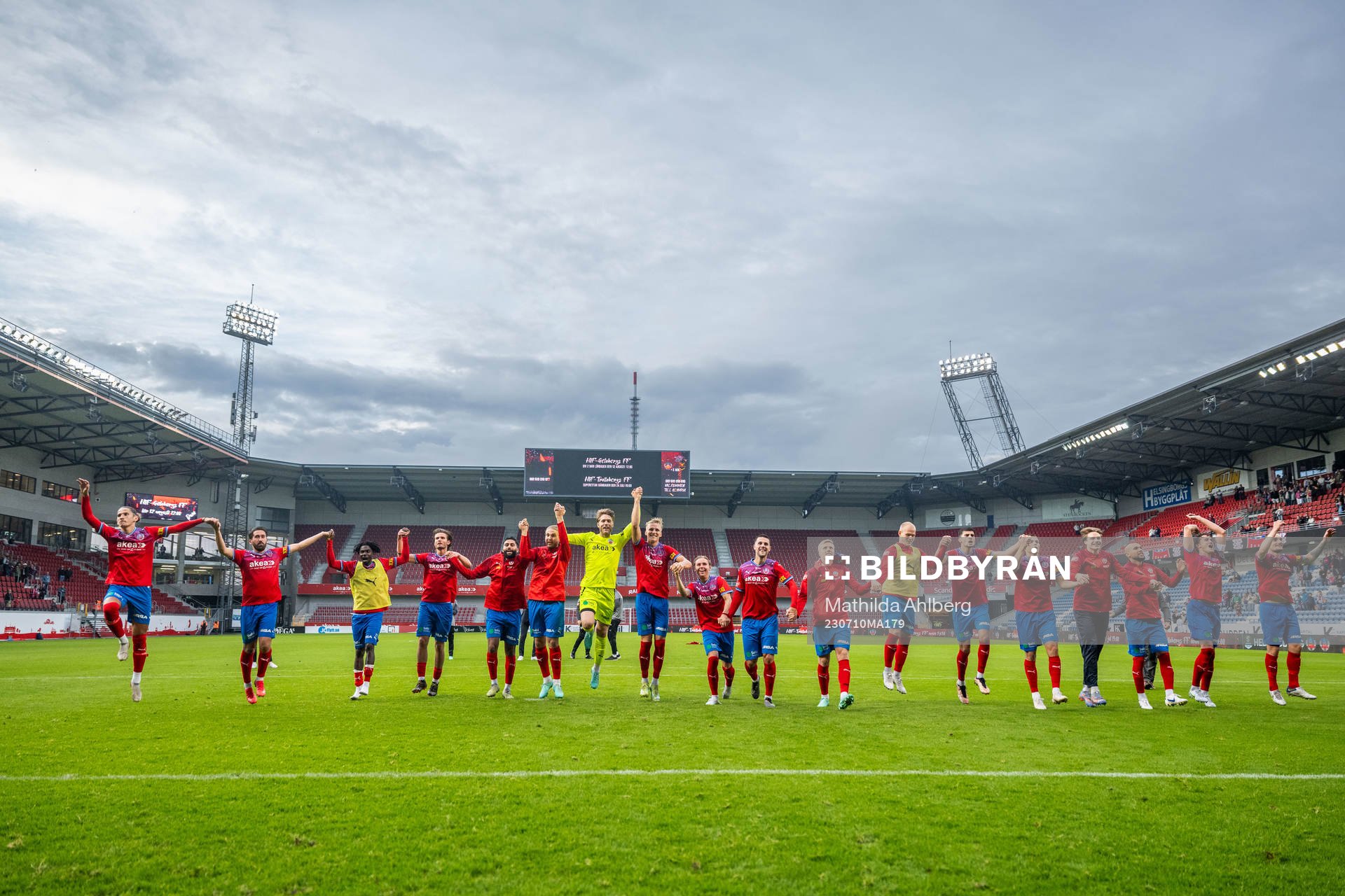 Helsingborgs spelare jublar efter fotbollsmatchen i Superettan mellan Helsingborg och Östersund den 10 juli 2023 i Helsingborg. 