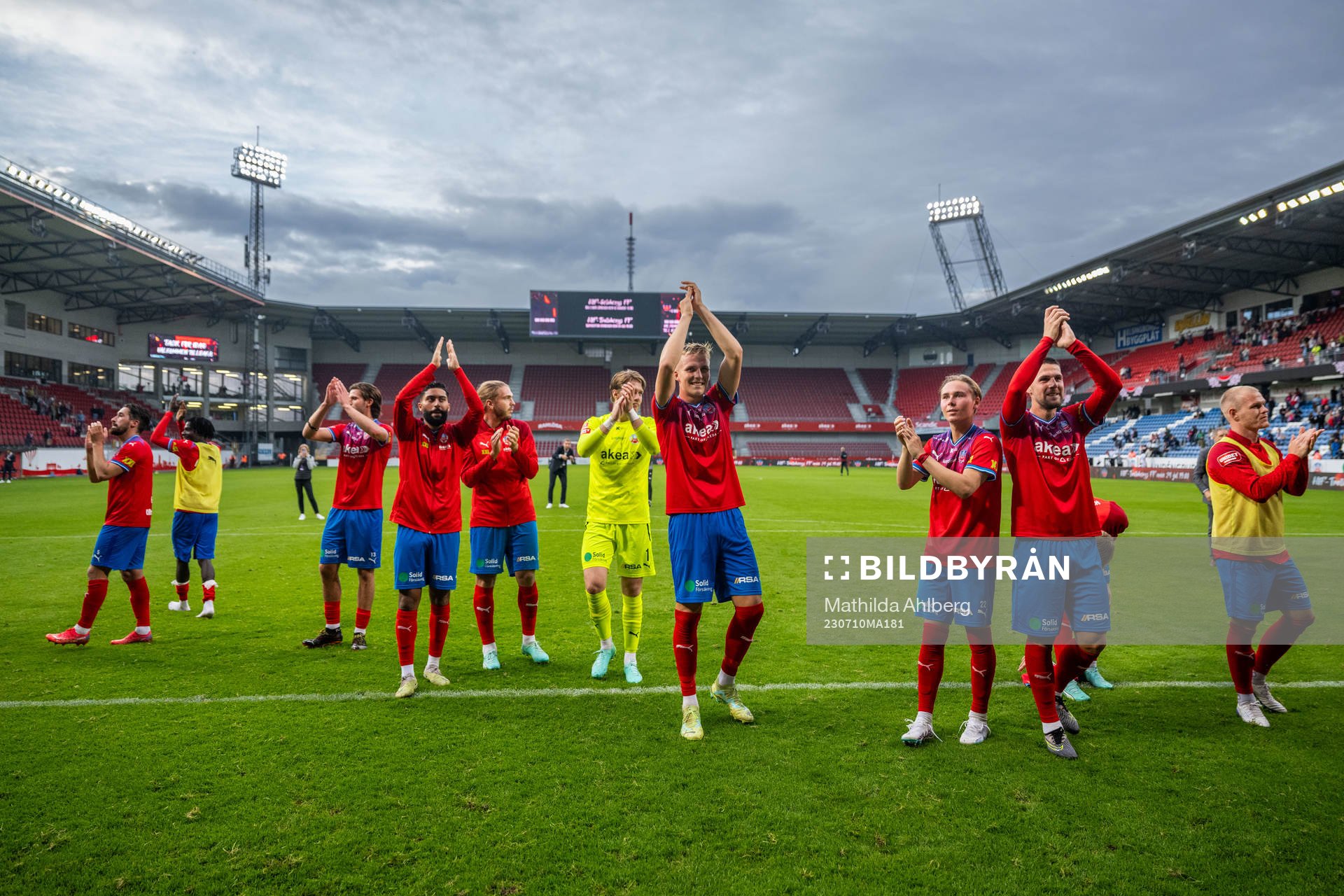 Helsingborgs spelare jublar efter fotbollsmatchen i Superettan mellan Helsingborg och Östersund den 10 juli 2023 i Helsingborg. 