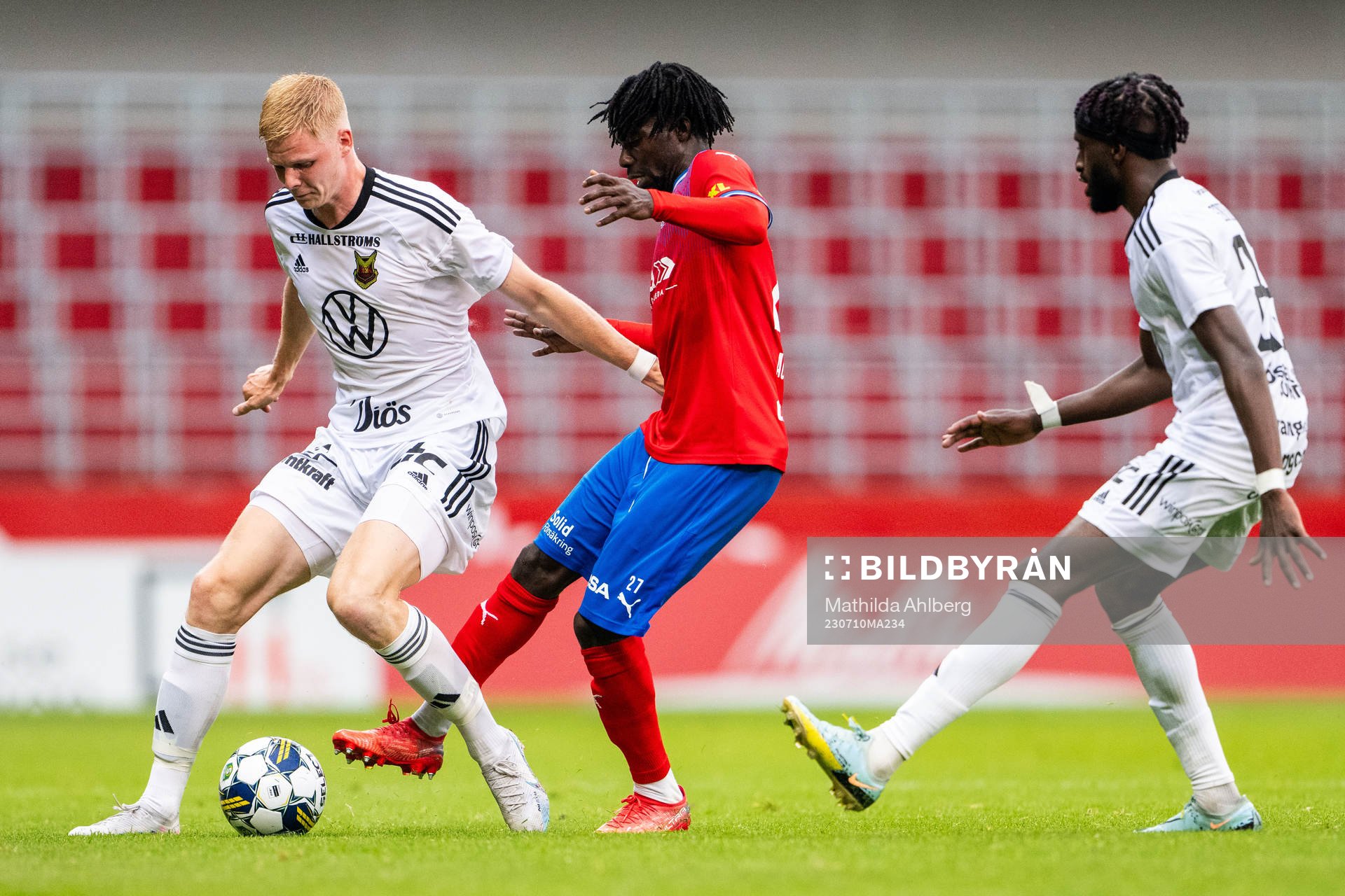Östersunds Malcolm Stolt och Helsingborgs Benjamin Acquah