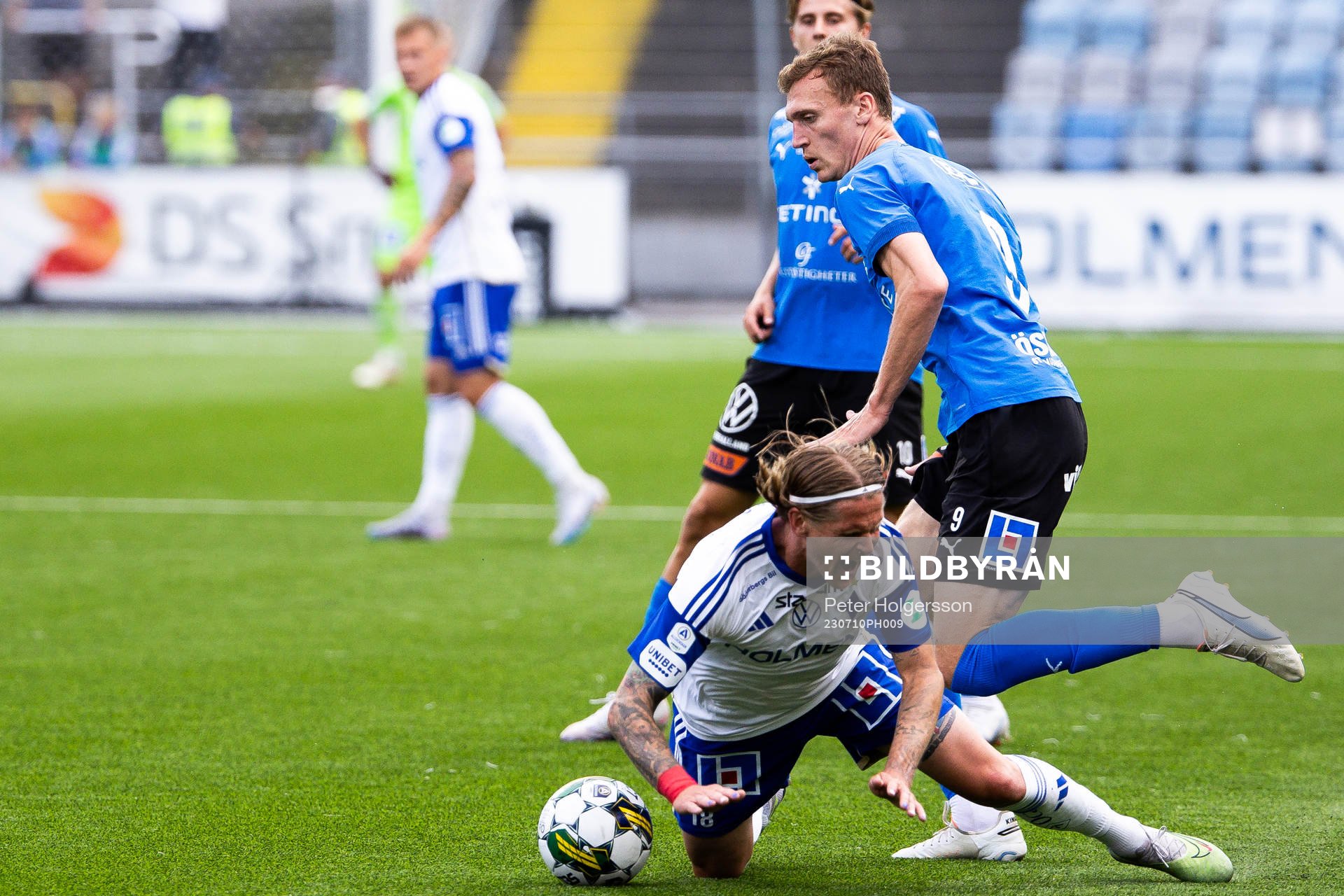 IFK Norrköpings Ari Freyr Skulason och Halmstads Viktor