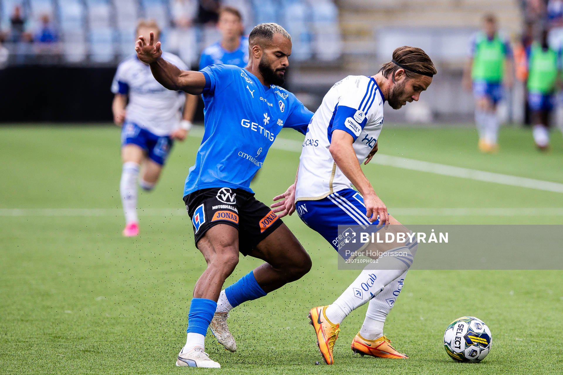 Halmstads Phil Ofosu-Ayeh och IFK Norrköpings Christoffer