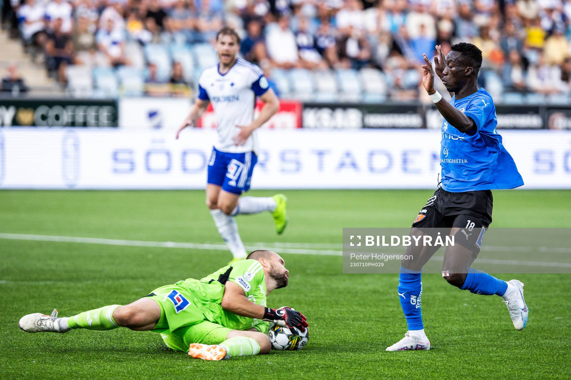 IFK Norrköpings målvakt Oscar Jansson och Halmstads Naeem