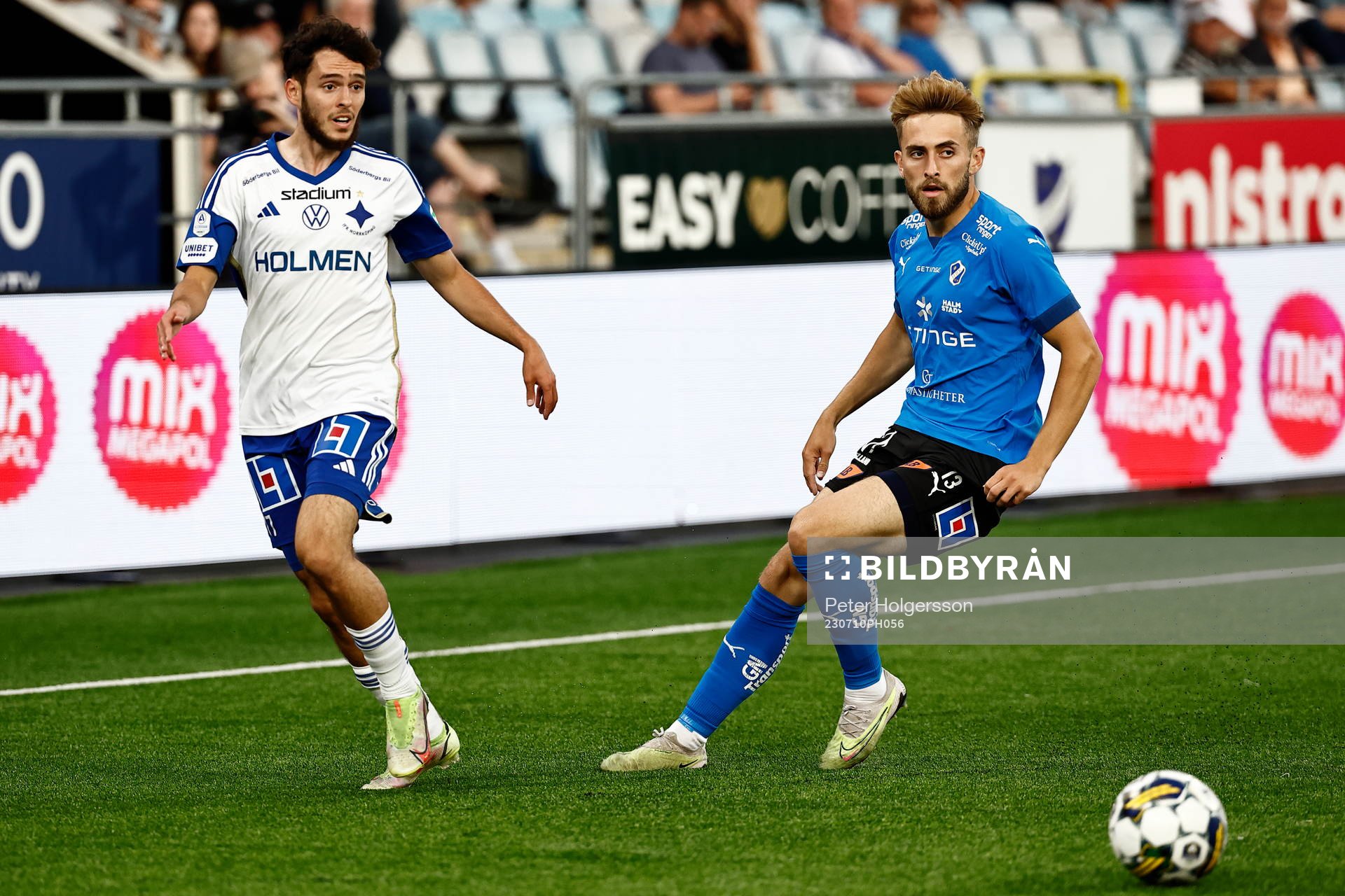 IFK Norrköpings Laorent Shabani och Halmstads  Jack