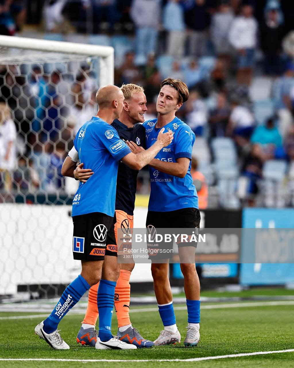 Halmstads Andreas Johansson, målvakt Malkolm Nilsson