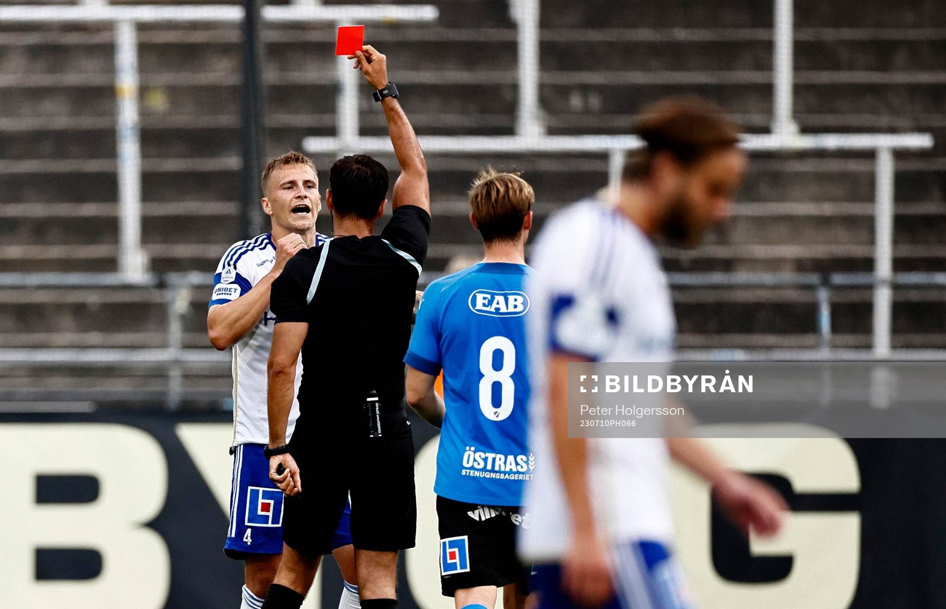 IFK Norrköpings Marco Lund Nielsen får rött kort