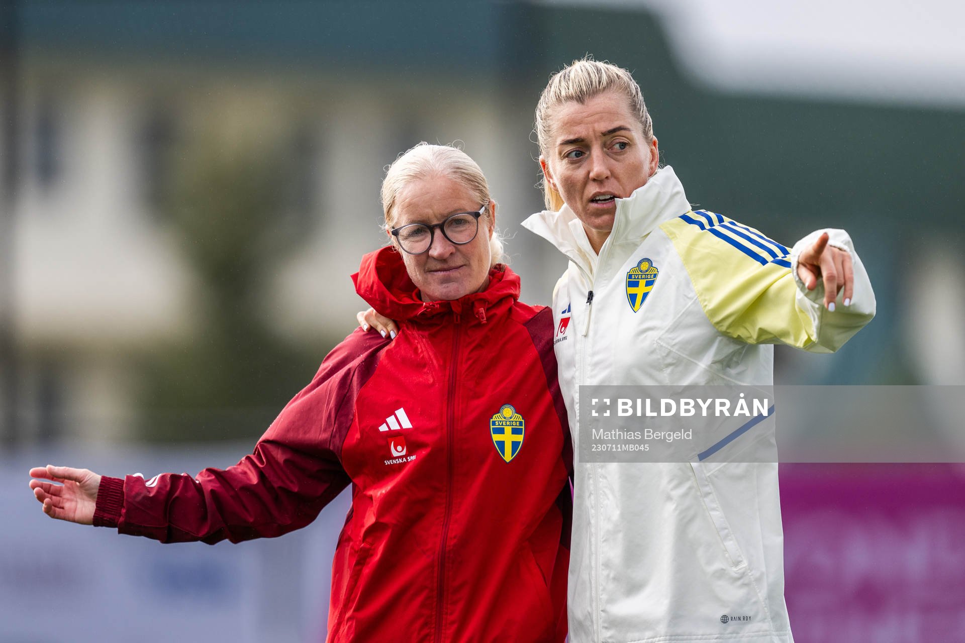 Assistant coach Victoria Sandell and Linda Sembrant of the