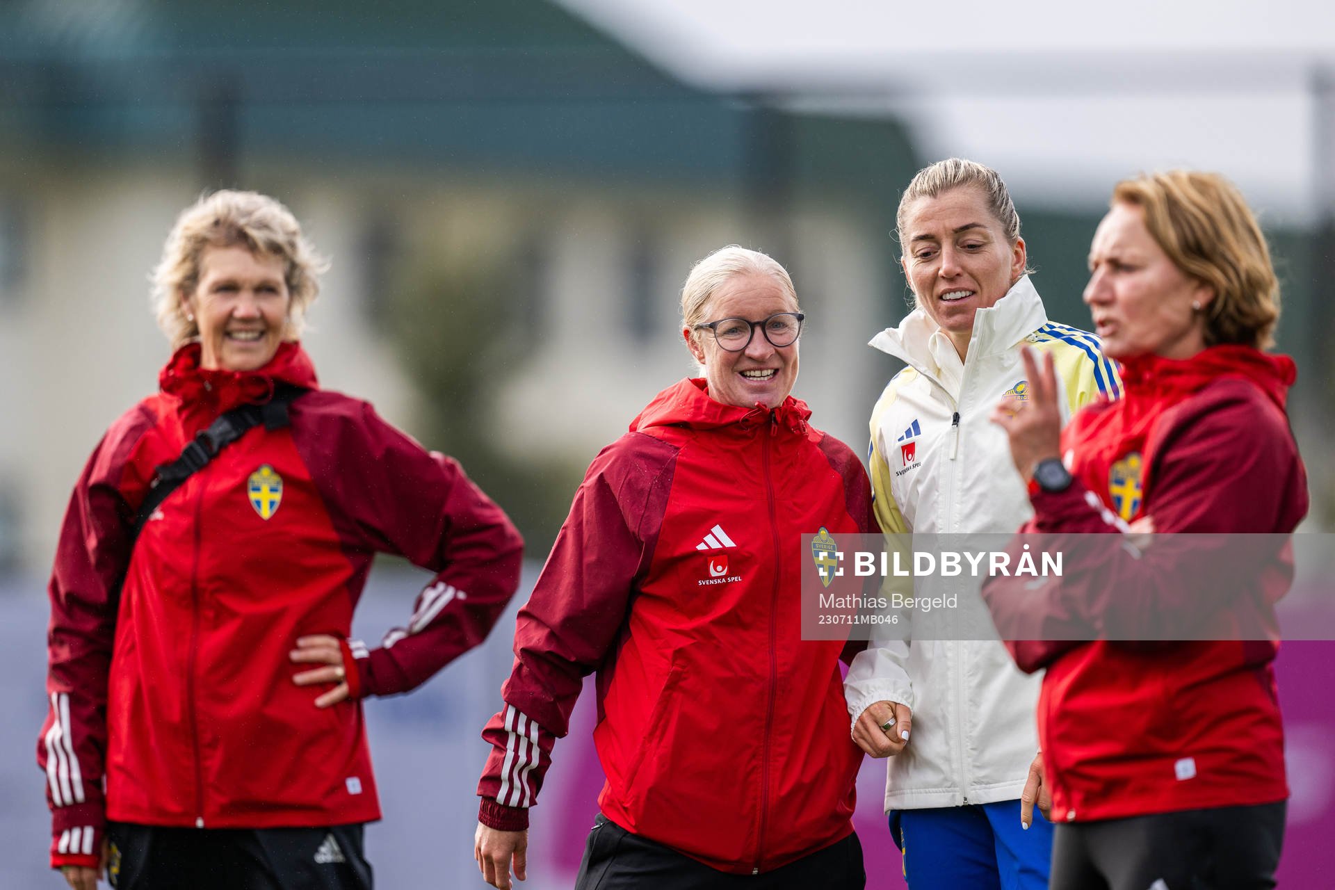 Assistant coach Victoria Sandell and Linda Sembrant of the
