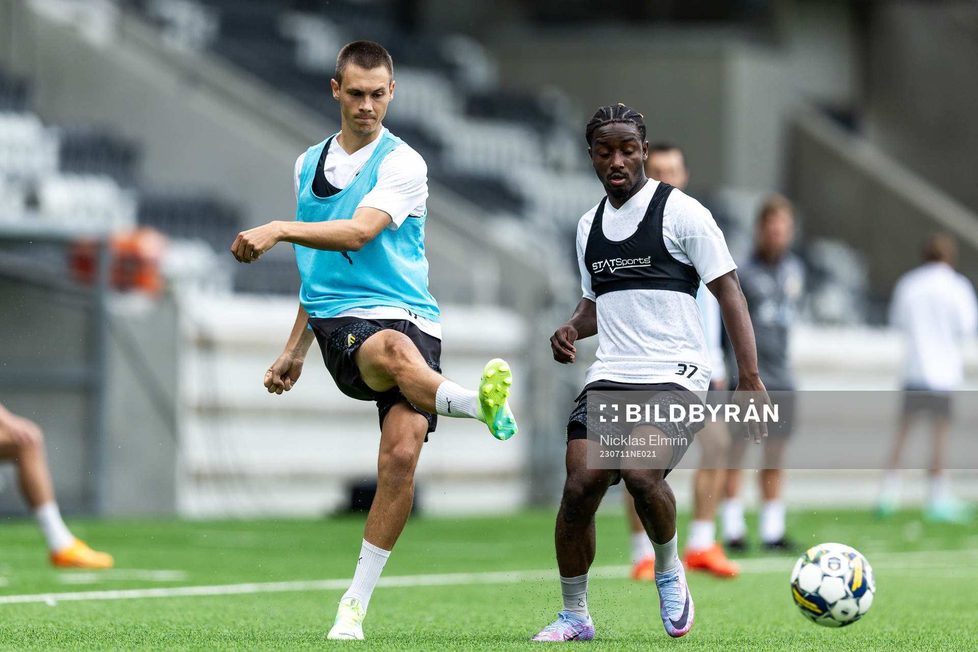 Tobias Carlsson and Ibrahim Sadiq of Häcken